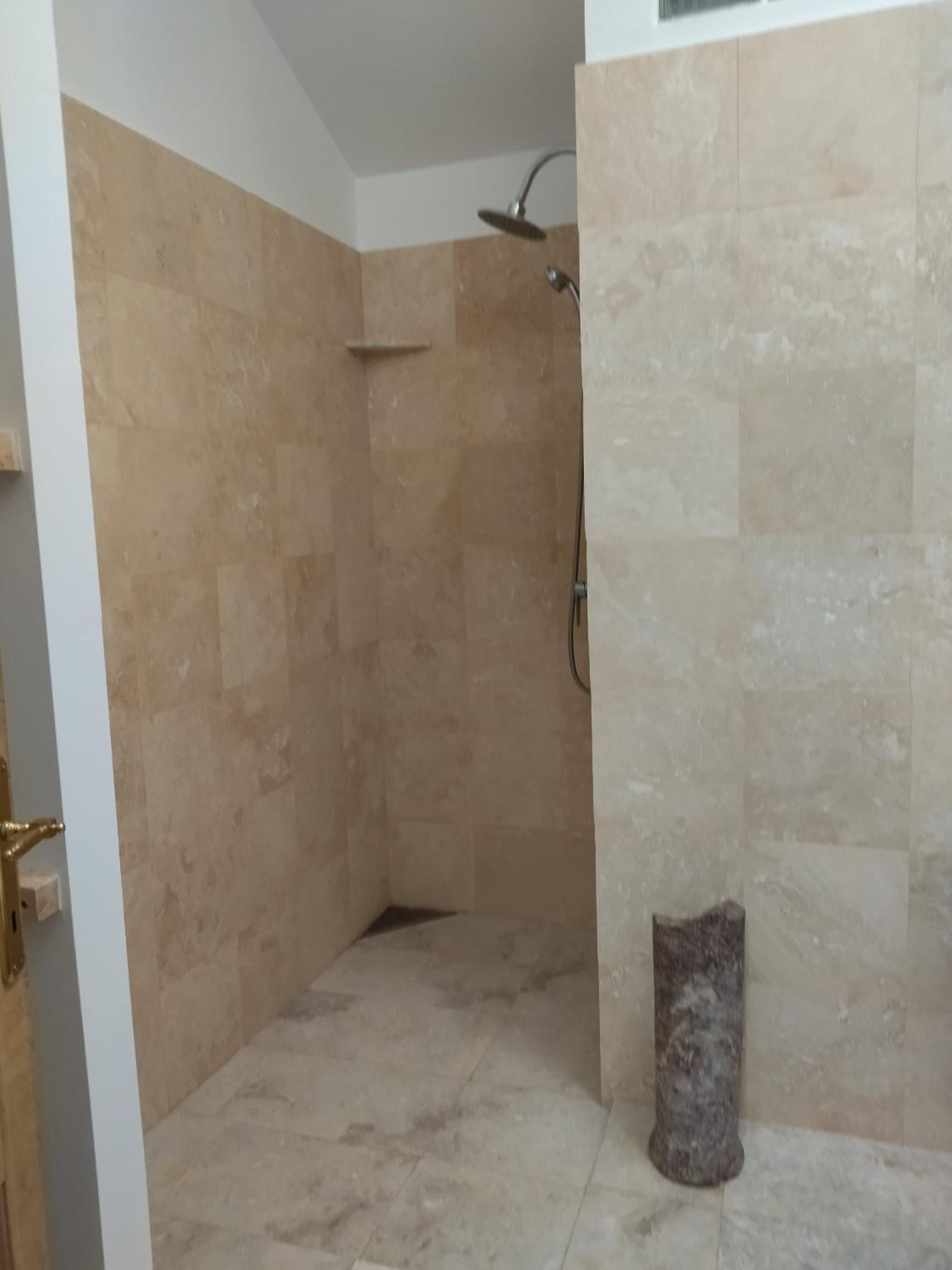 Double Room With Private Bathroom - Photo 4