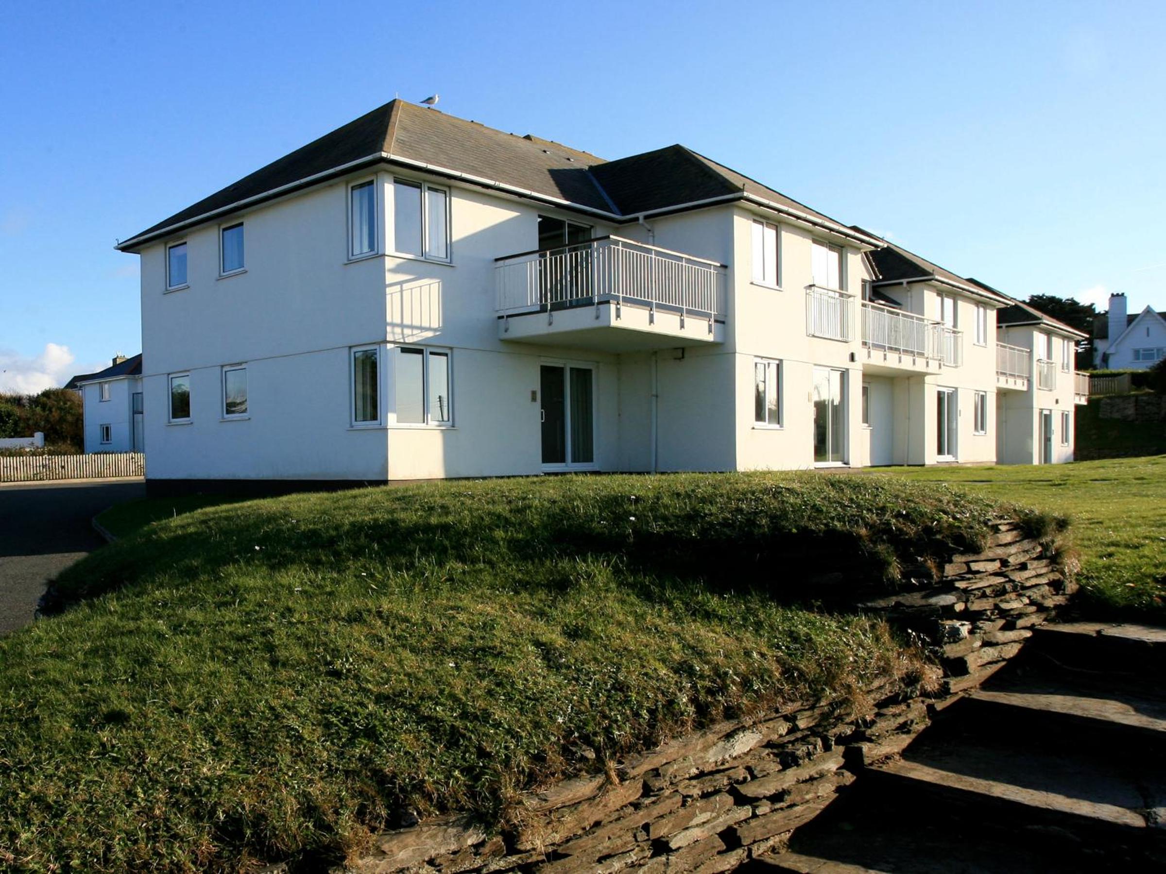 Two-Bedroom Apartment with Sea View - Photo 3