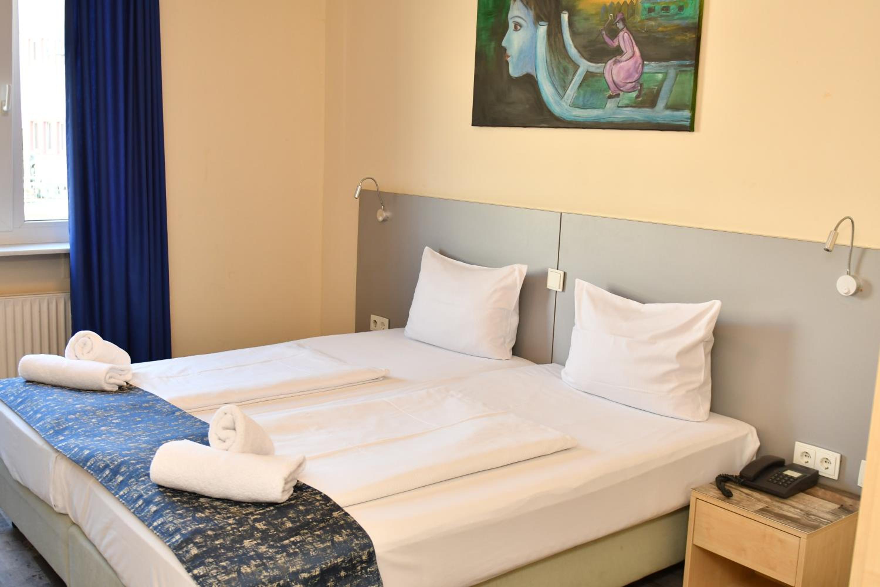 Twin Room - Photo 1