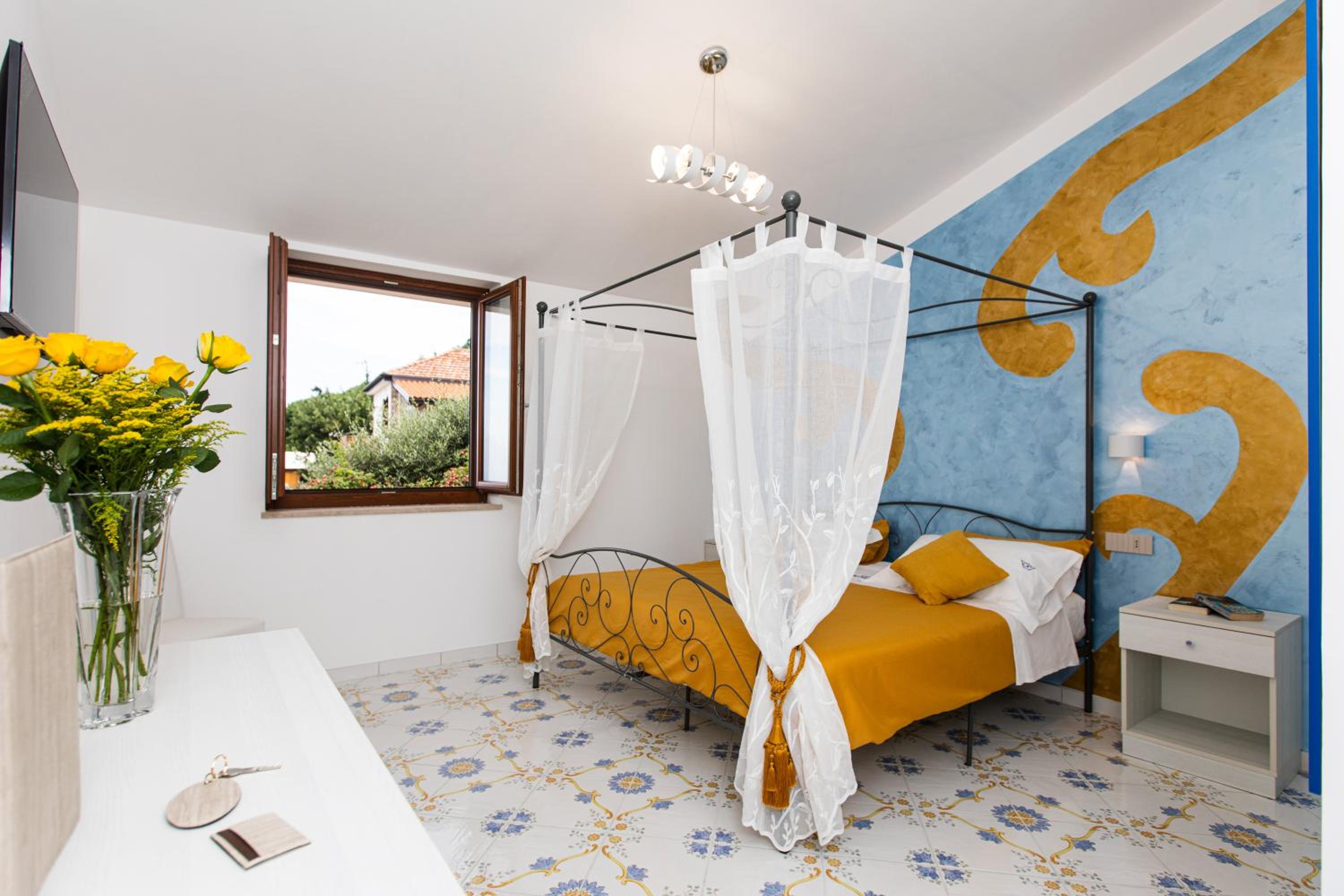 Deluxe Double Room with Sea View - Photo 5