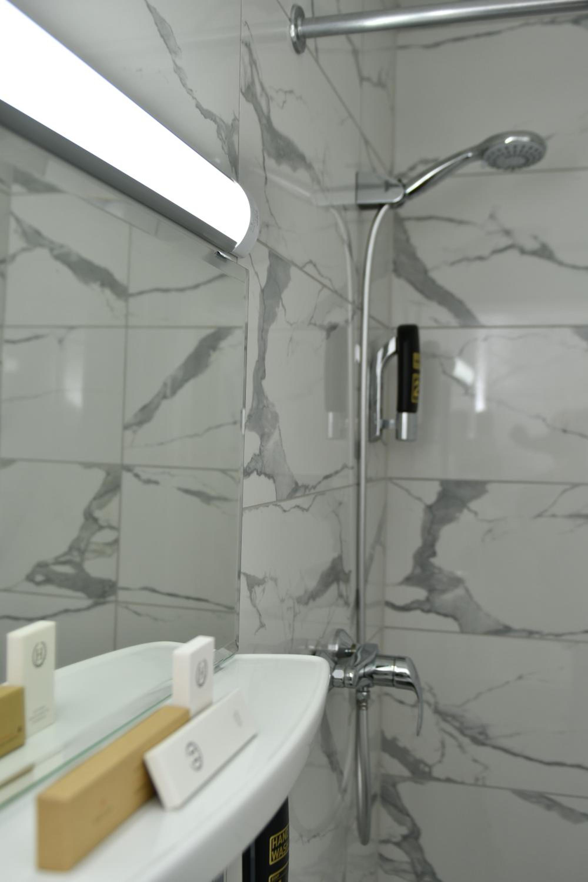 Twin Room - Photo 7
