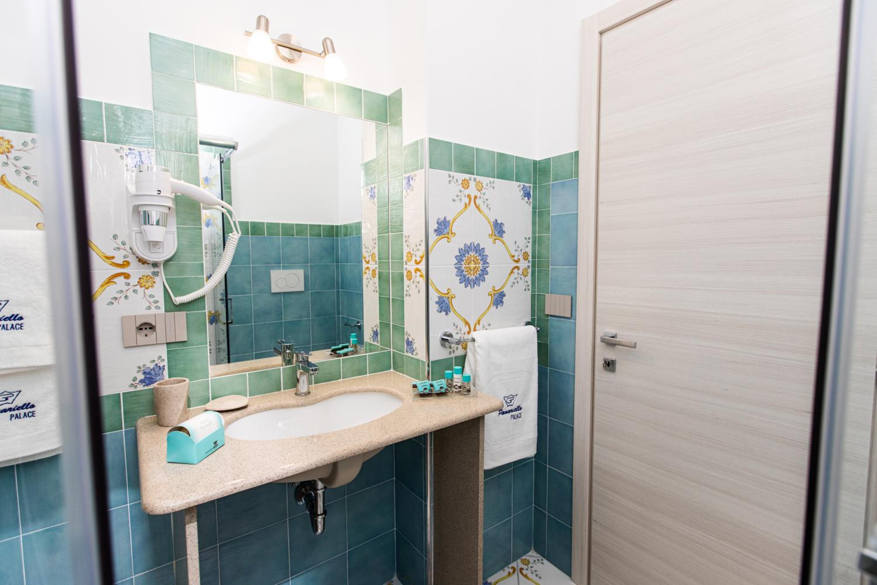 Double Room - Photo 16