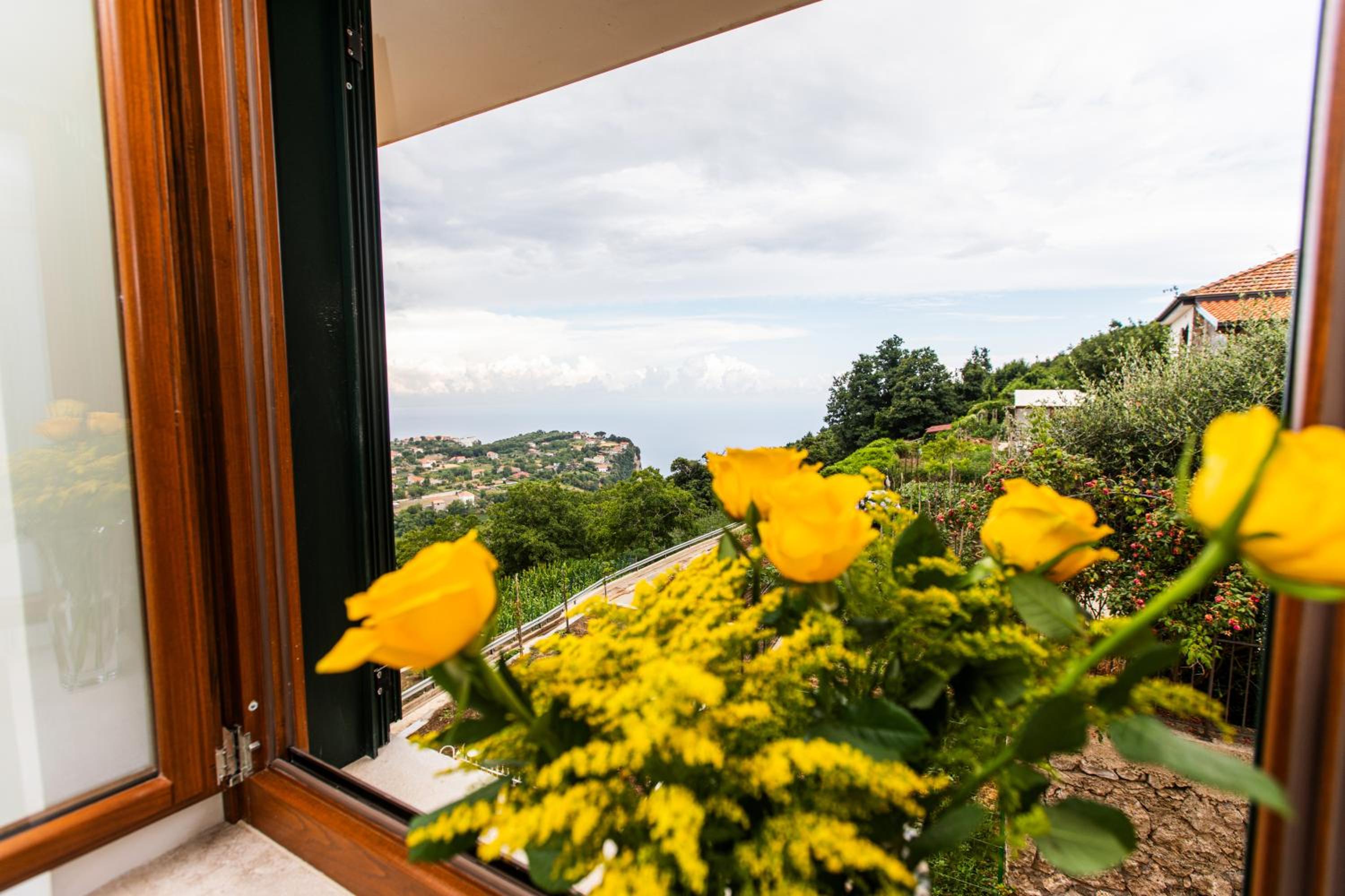 Deluxe Double Room with Sea View - Photo 23