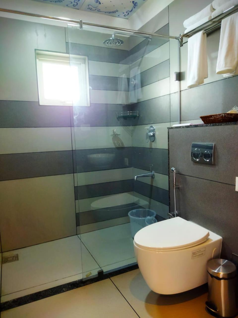 Queen Suite - Photo 8