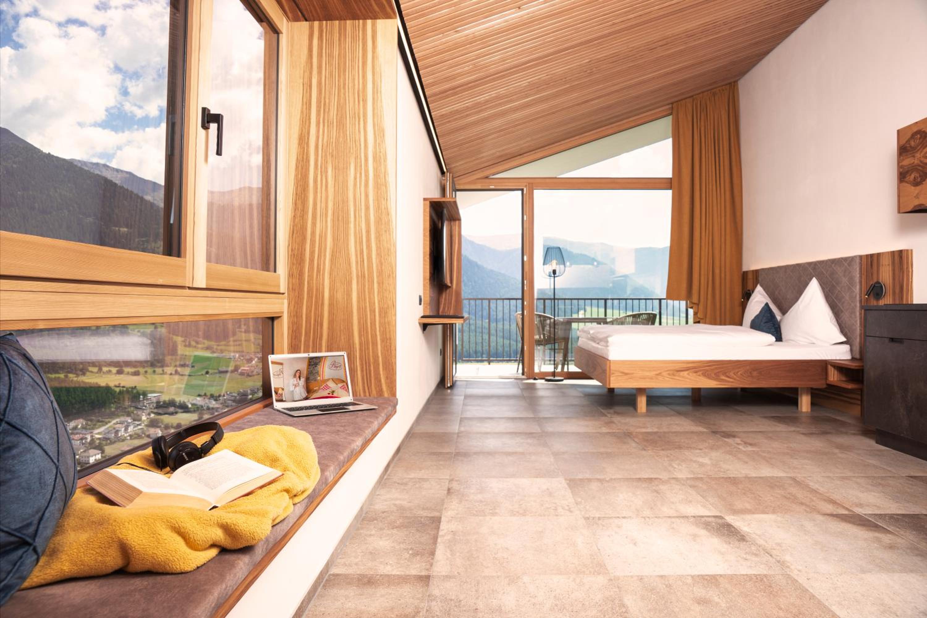 Apartment with Lake View
