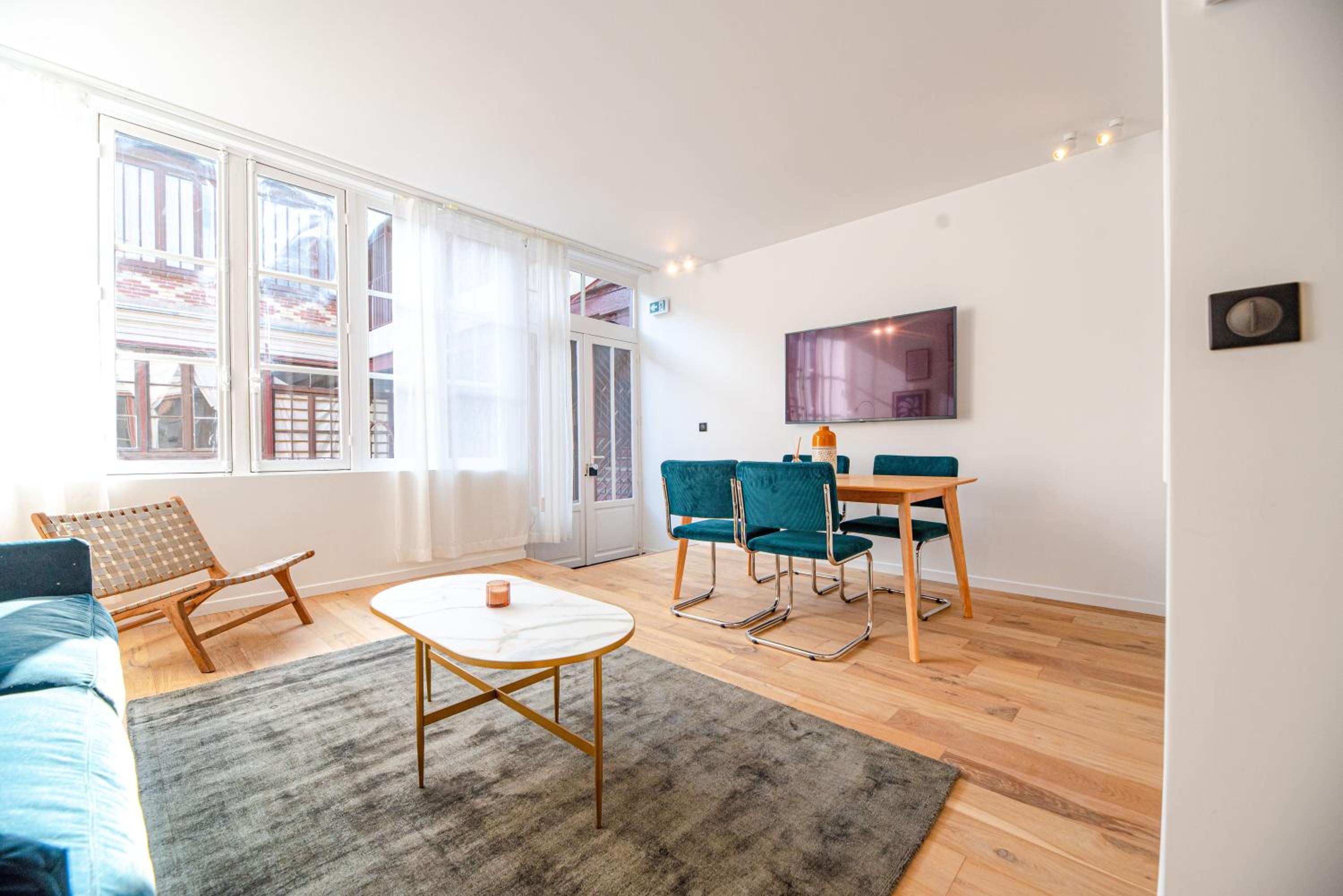 Deluxe Apartment photo 2