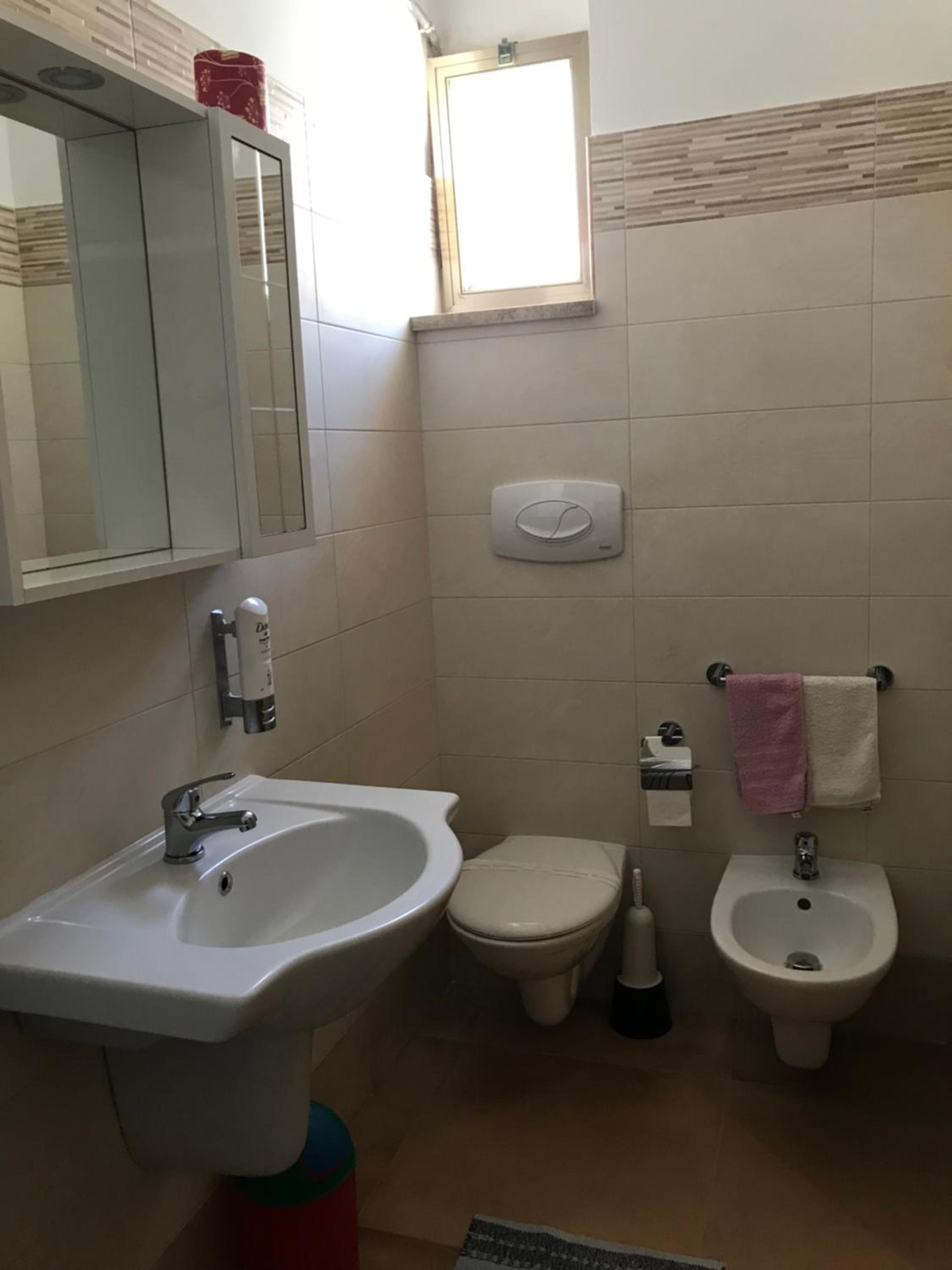 Standard Double Room - Photo 17