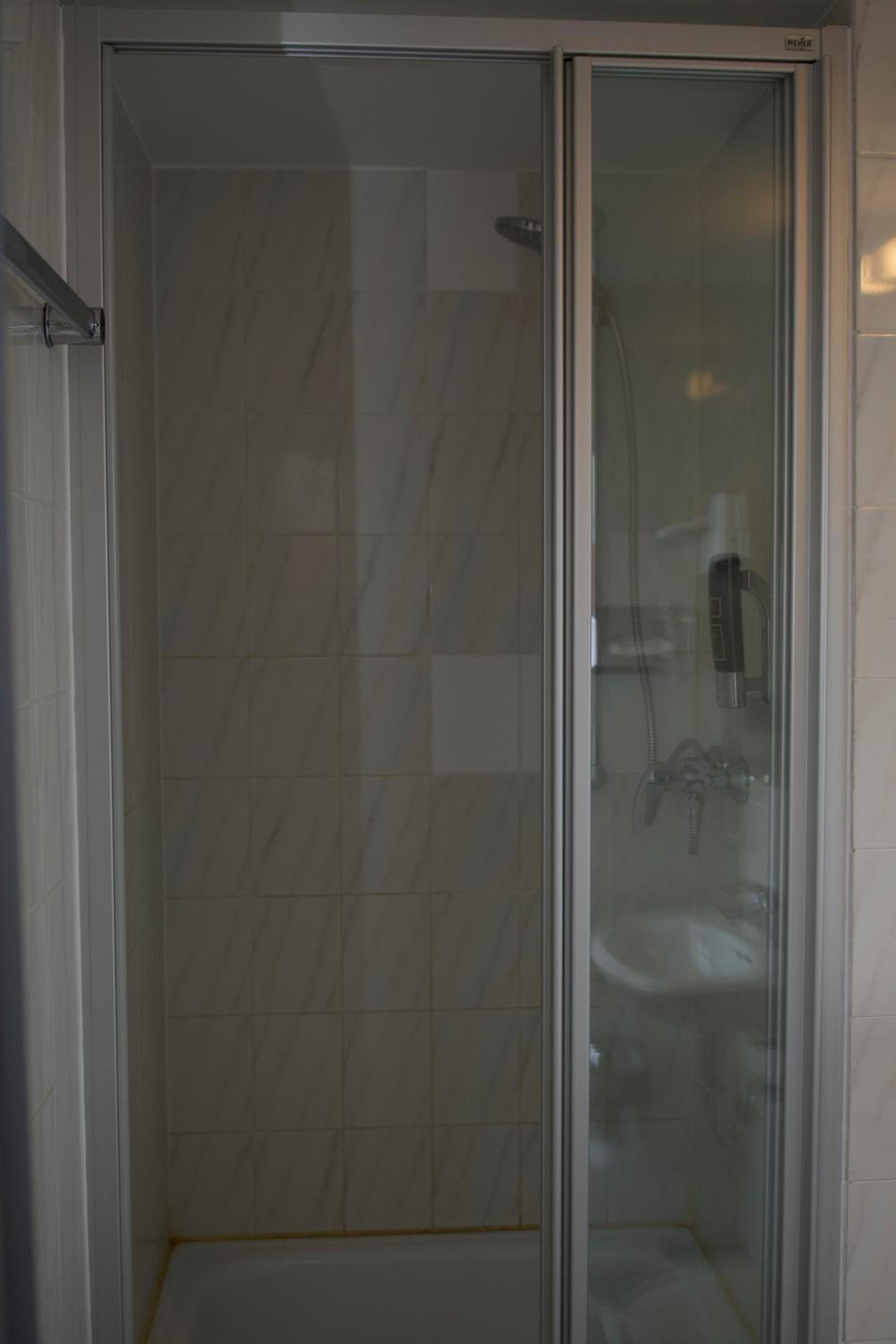 Twin Room with Shared Bathroom photo 3