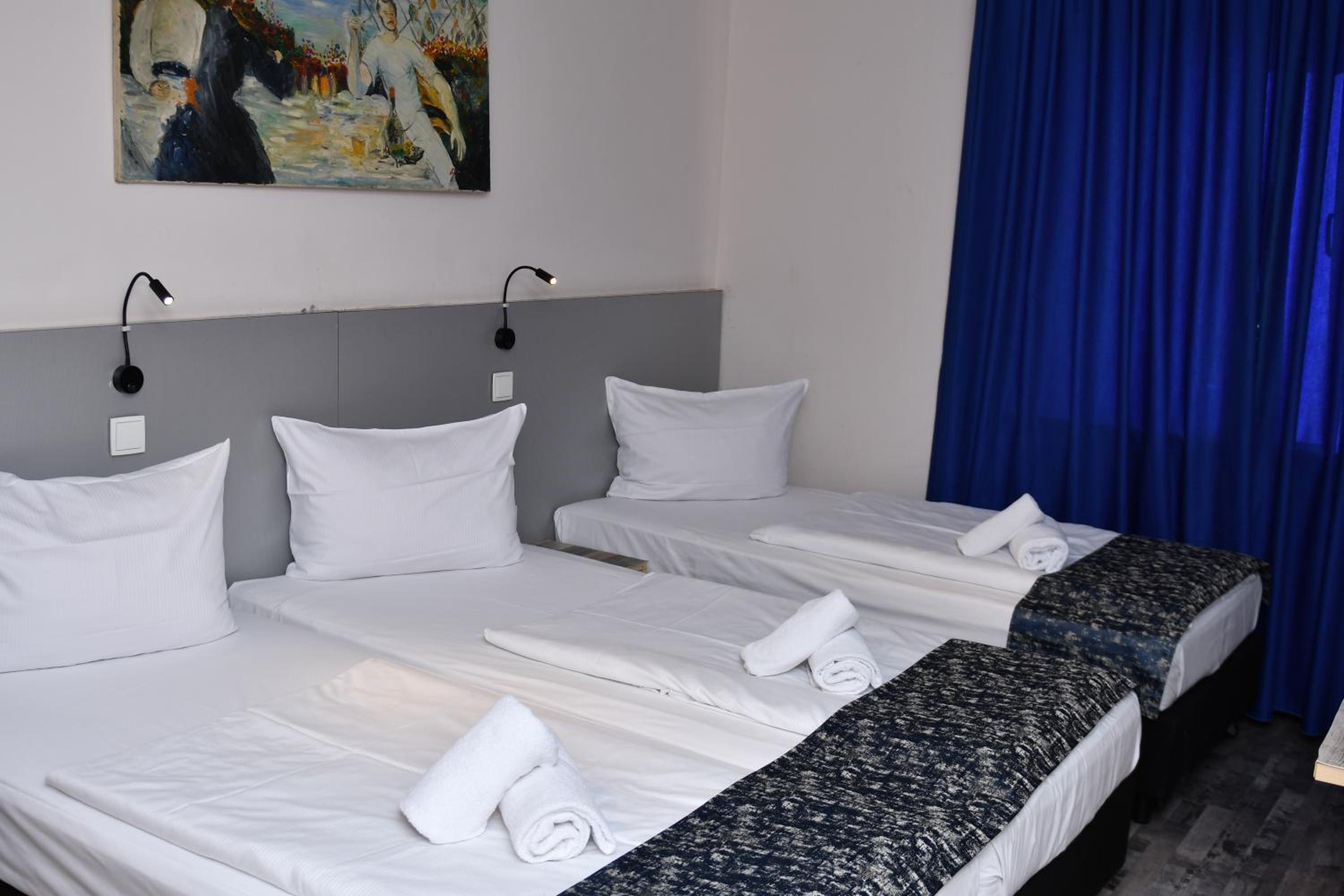 Triple Room - Photo 6