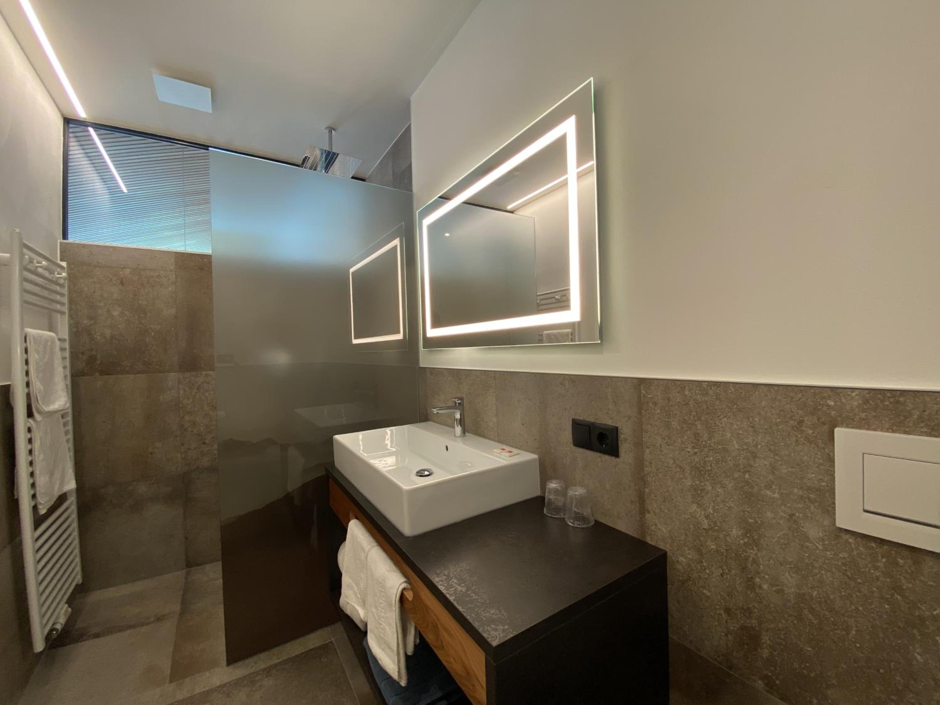 Apartment with Lake View photo 2