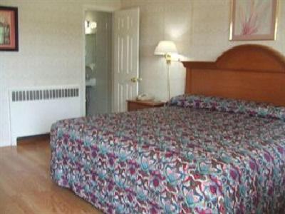 Queen Room photo 2
