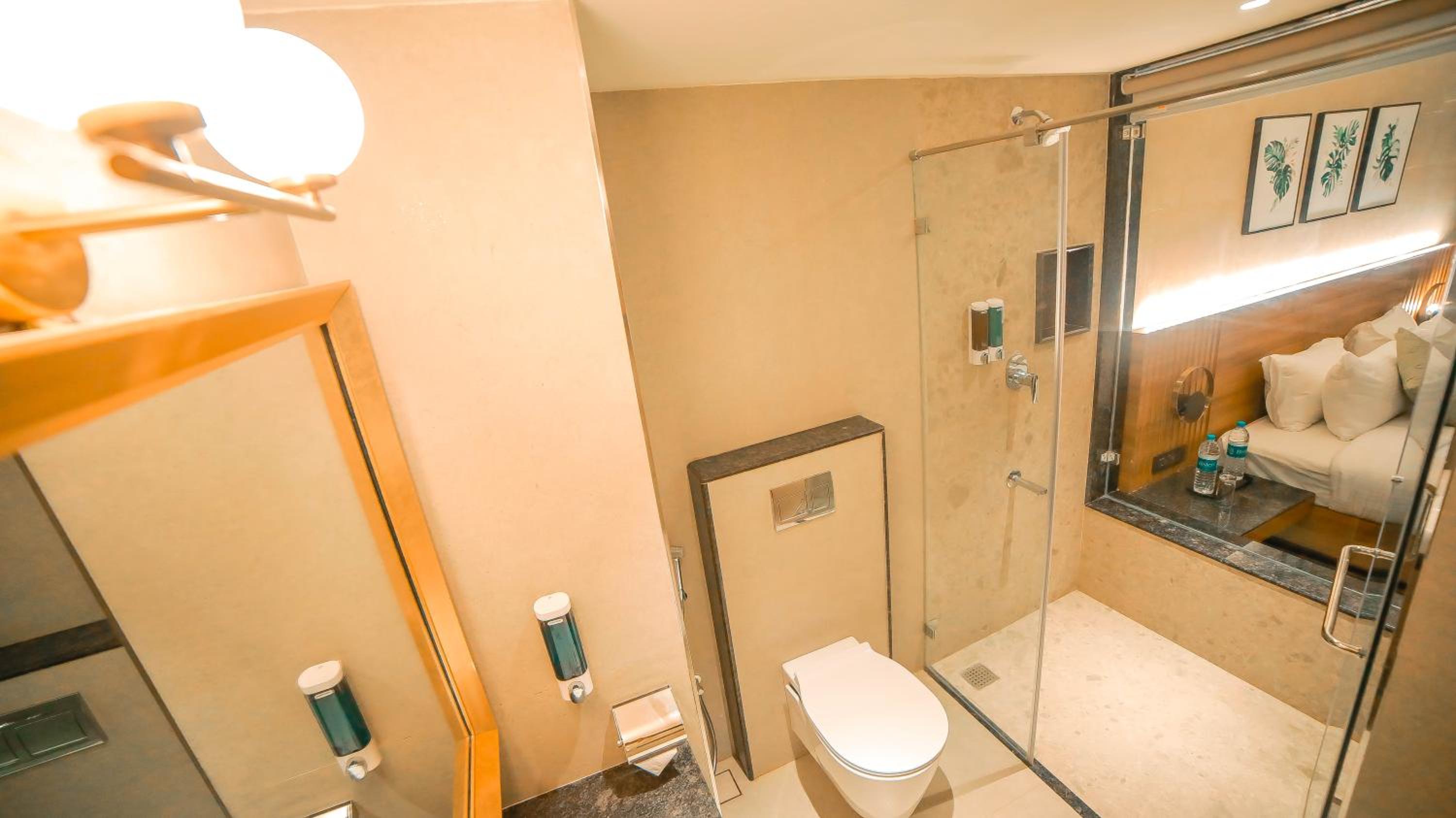 Superior King Room - Photo 10