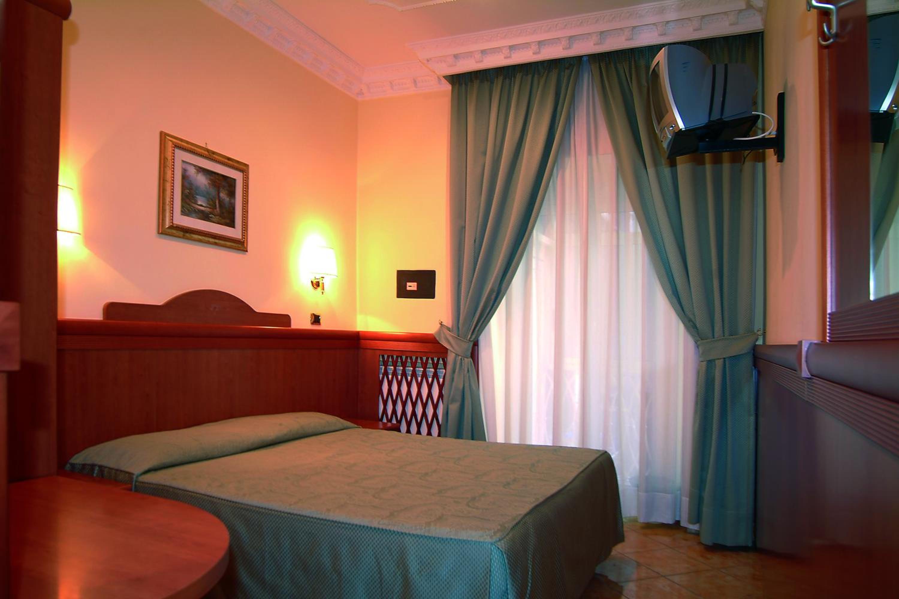 Large Quadruple Room photo 2