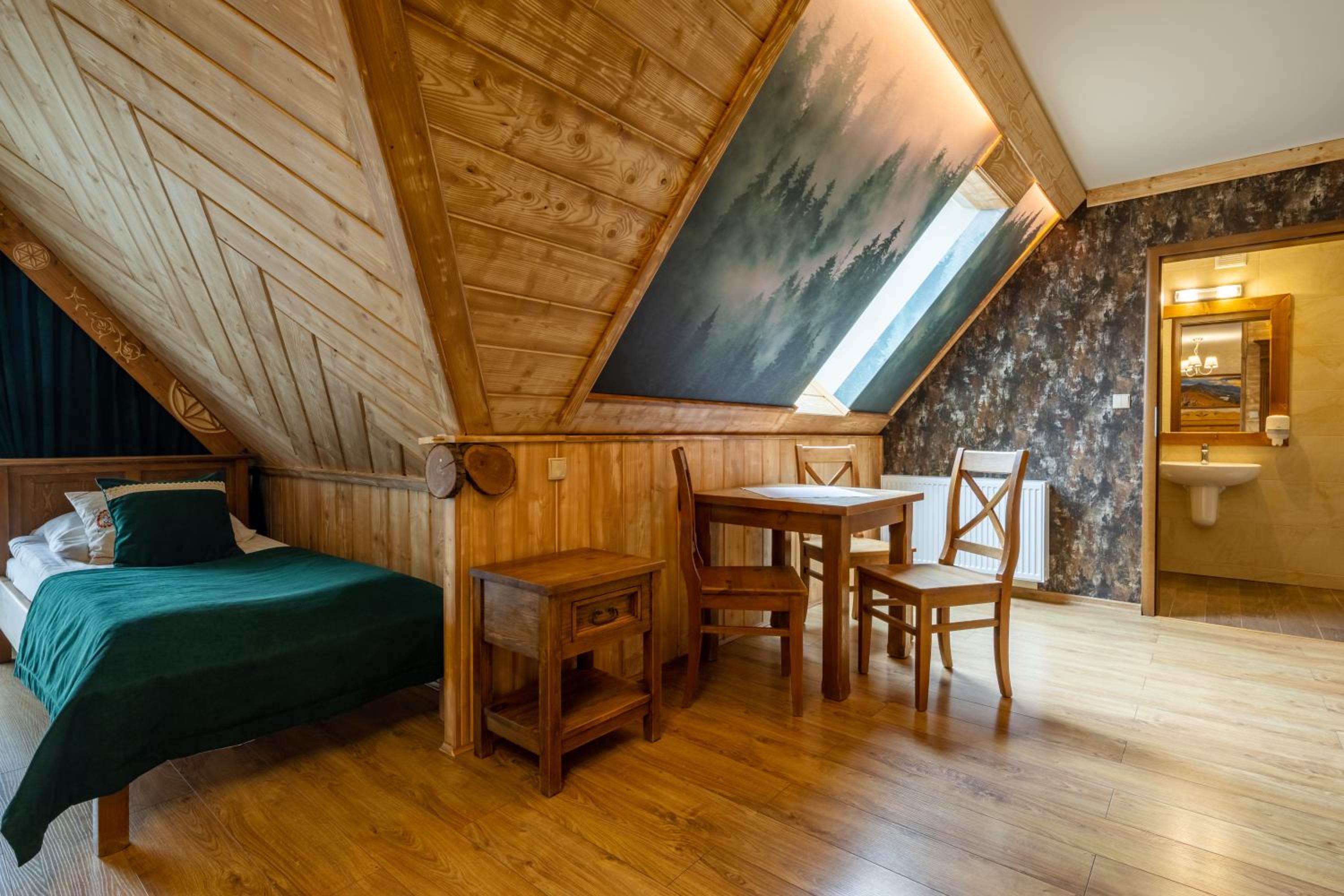 Deluxe Family Room with Balcony photo 1