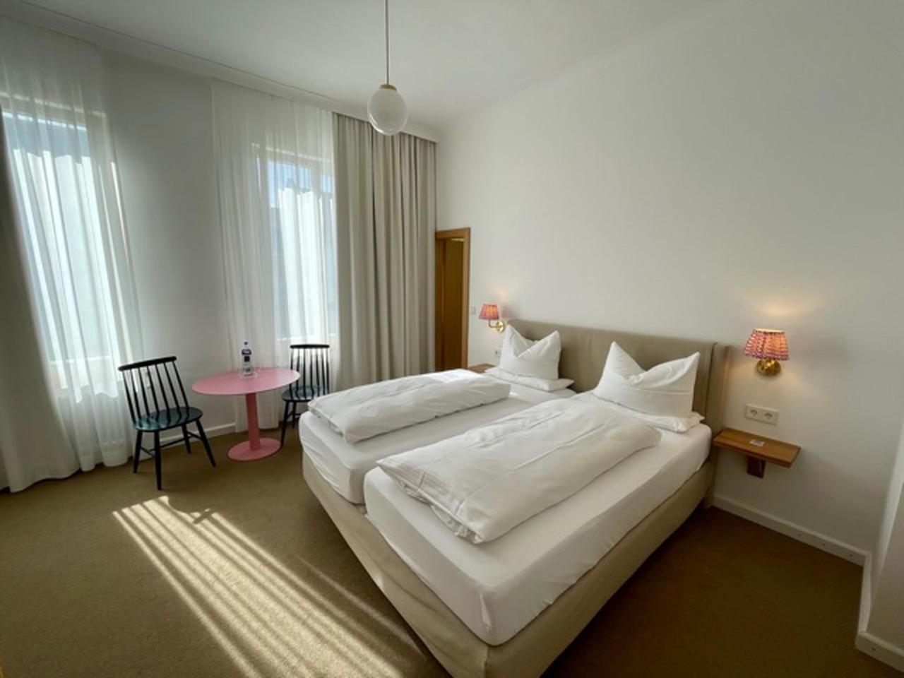 Standard Double Room - Photo 11