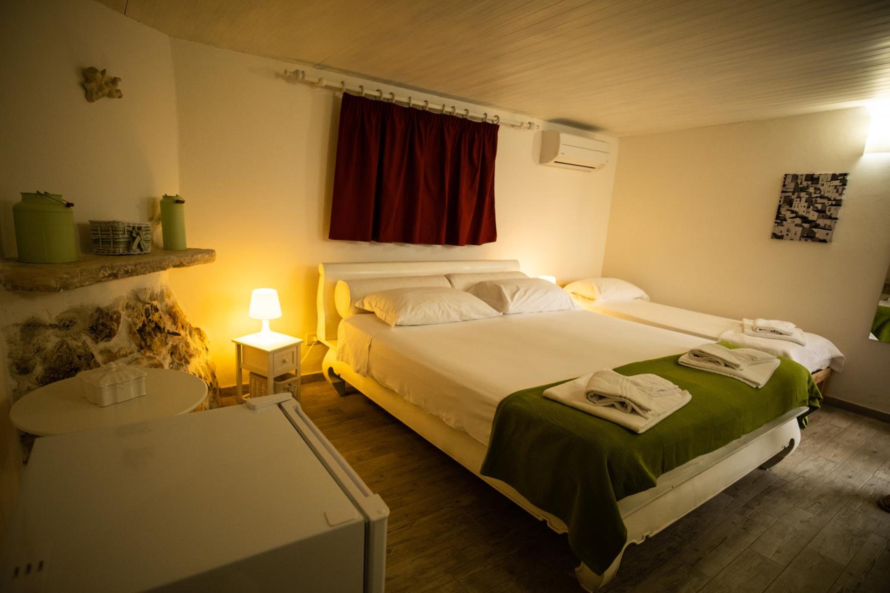 Triple Room with Private Bathroom photo 2