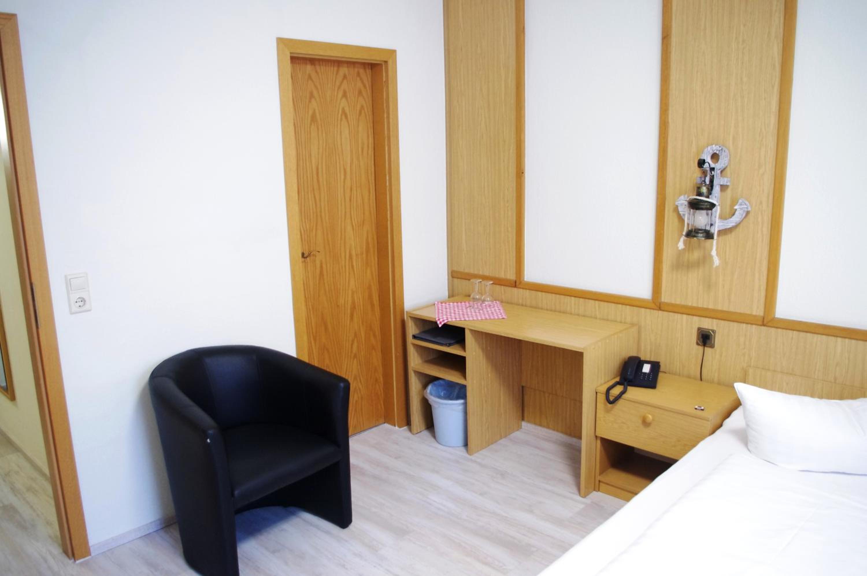 Standard Double Room - Photo 9