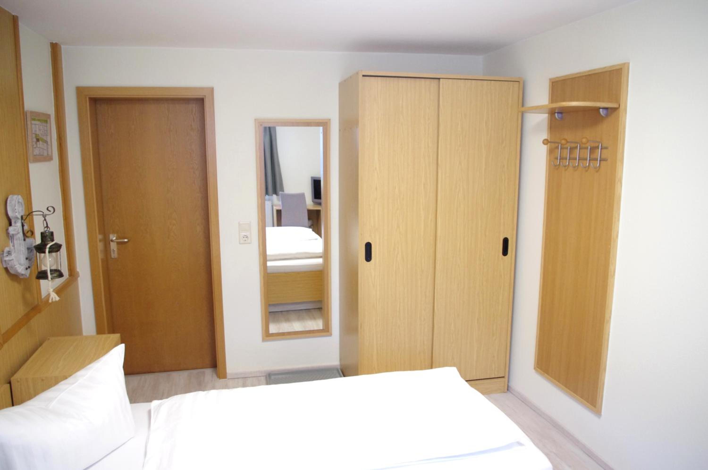 Standard Double Room - Photo 2