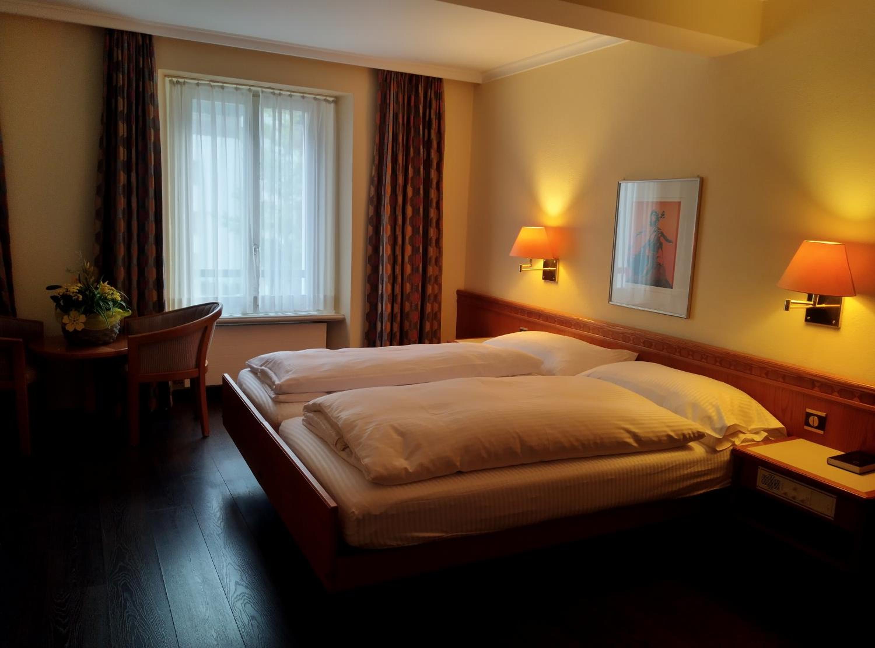 Double or Twin Room with Private Bathroom - Photo 6