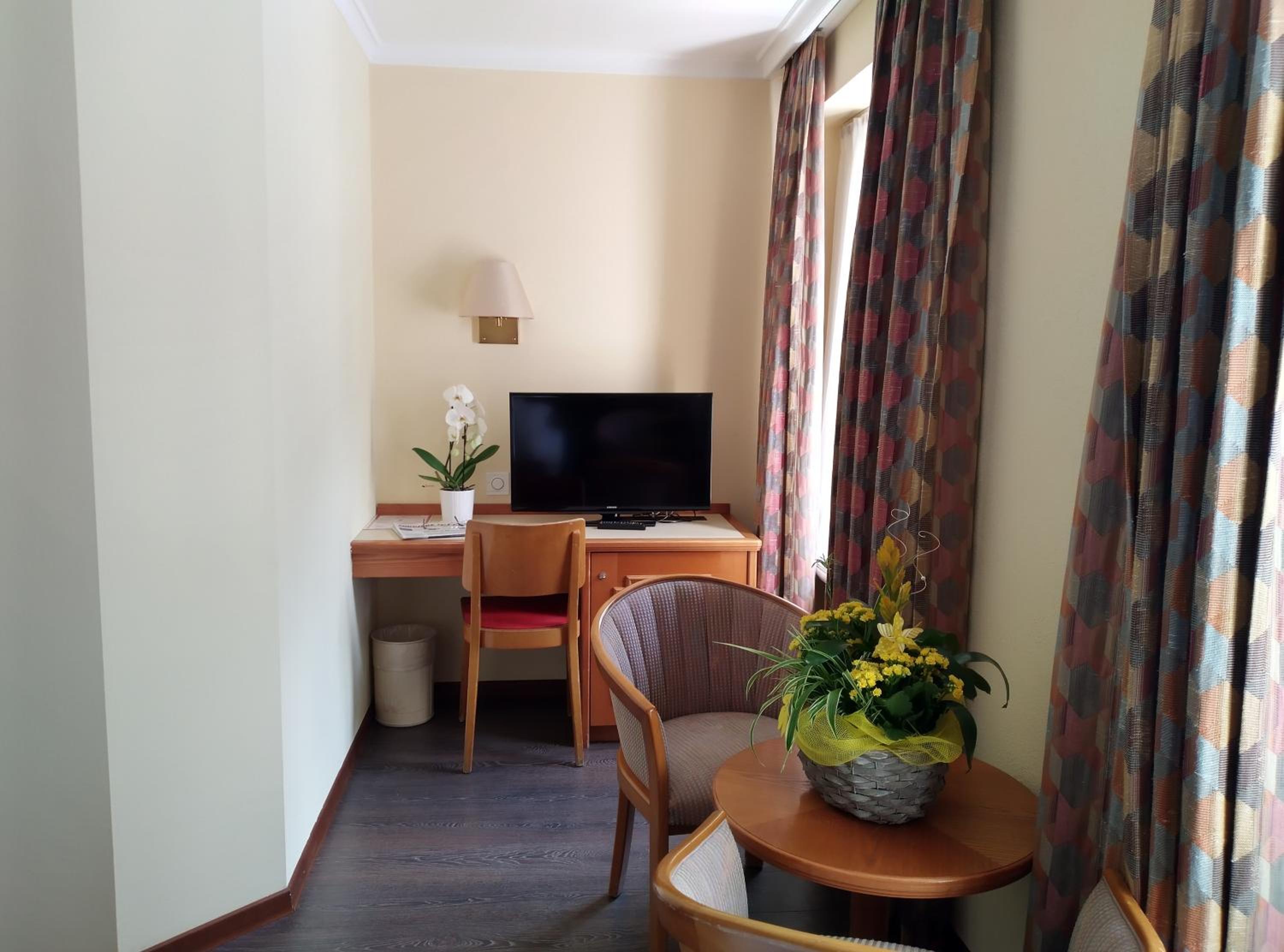 Double or Twin Room with Private Bathroom - Photo 5