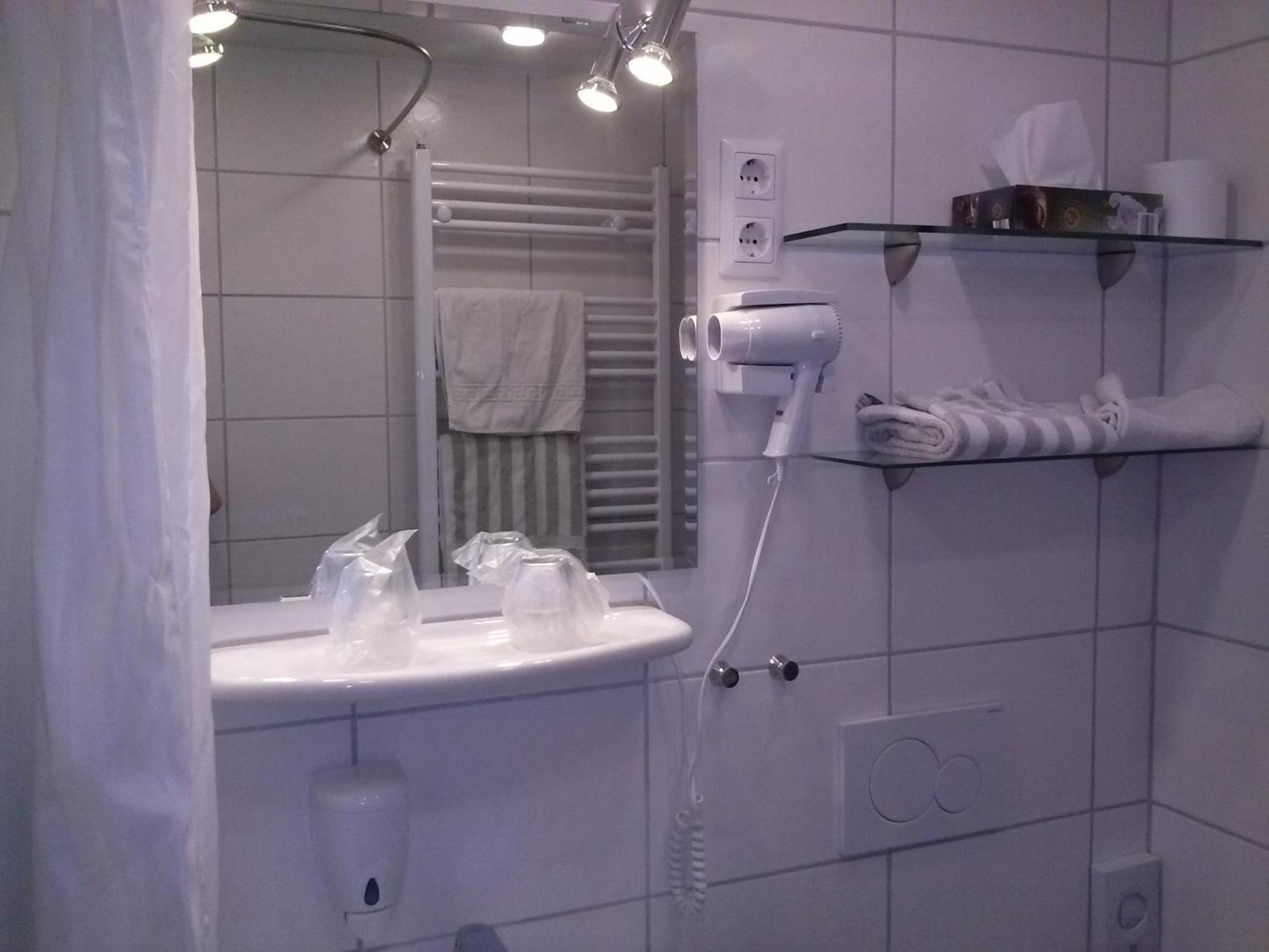 Double or Twin Room - Non-Smoking photo 2