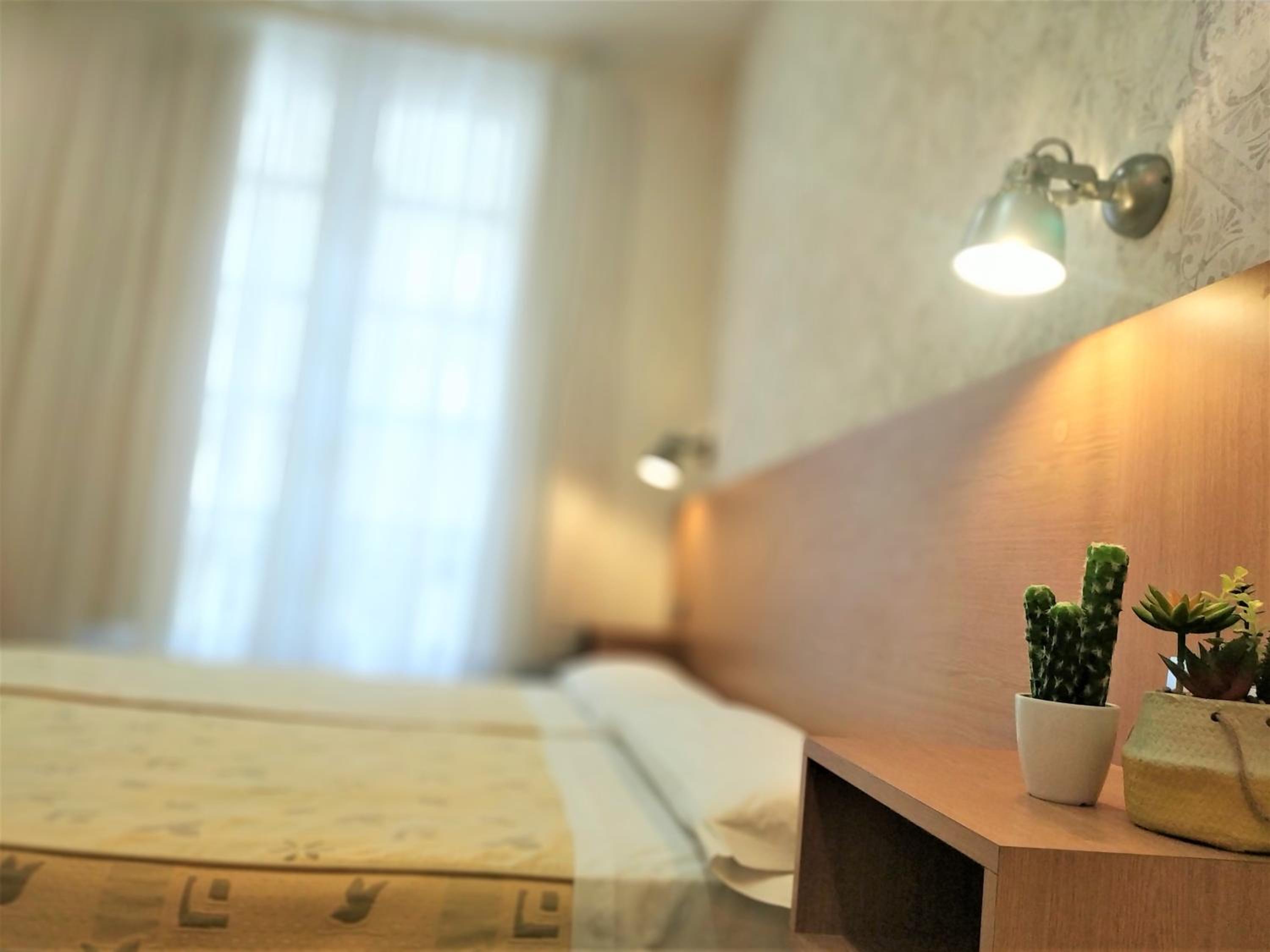 Double or Twin Room with Private Bathroom - Photo 8