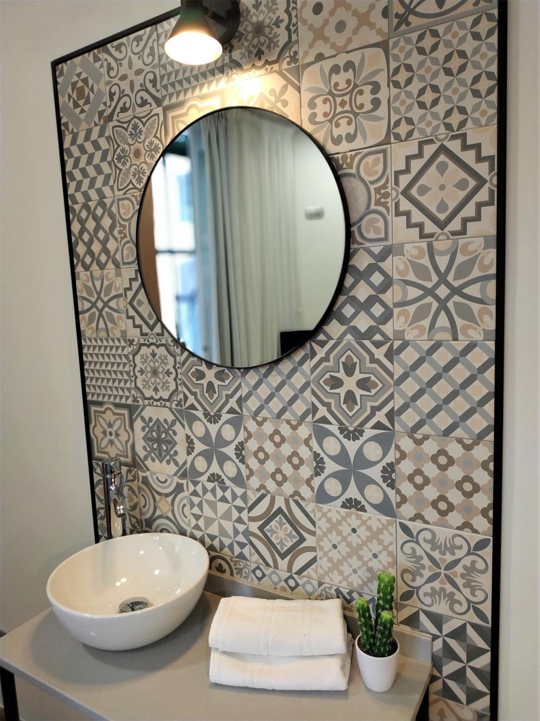 Double or Twin Room with Private Bathroom - Photo 10
