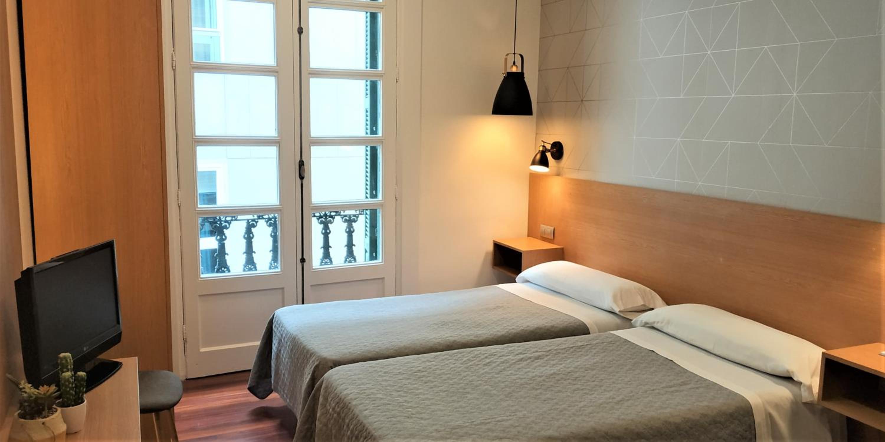 Double or Twin Room with Private Bathroom - Photo 1