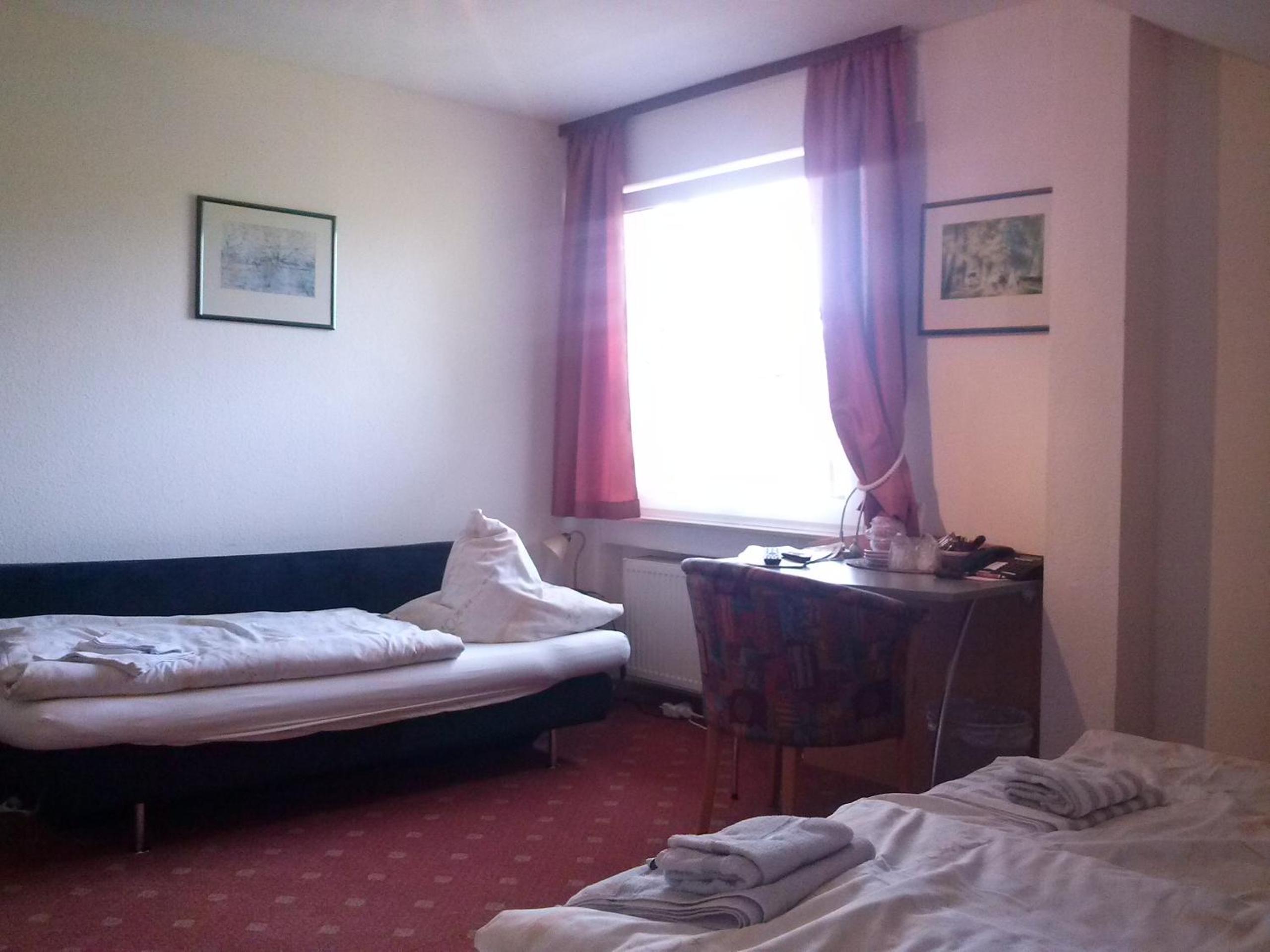 Small Triple Room - Non-Smoking photo 2