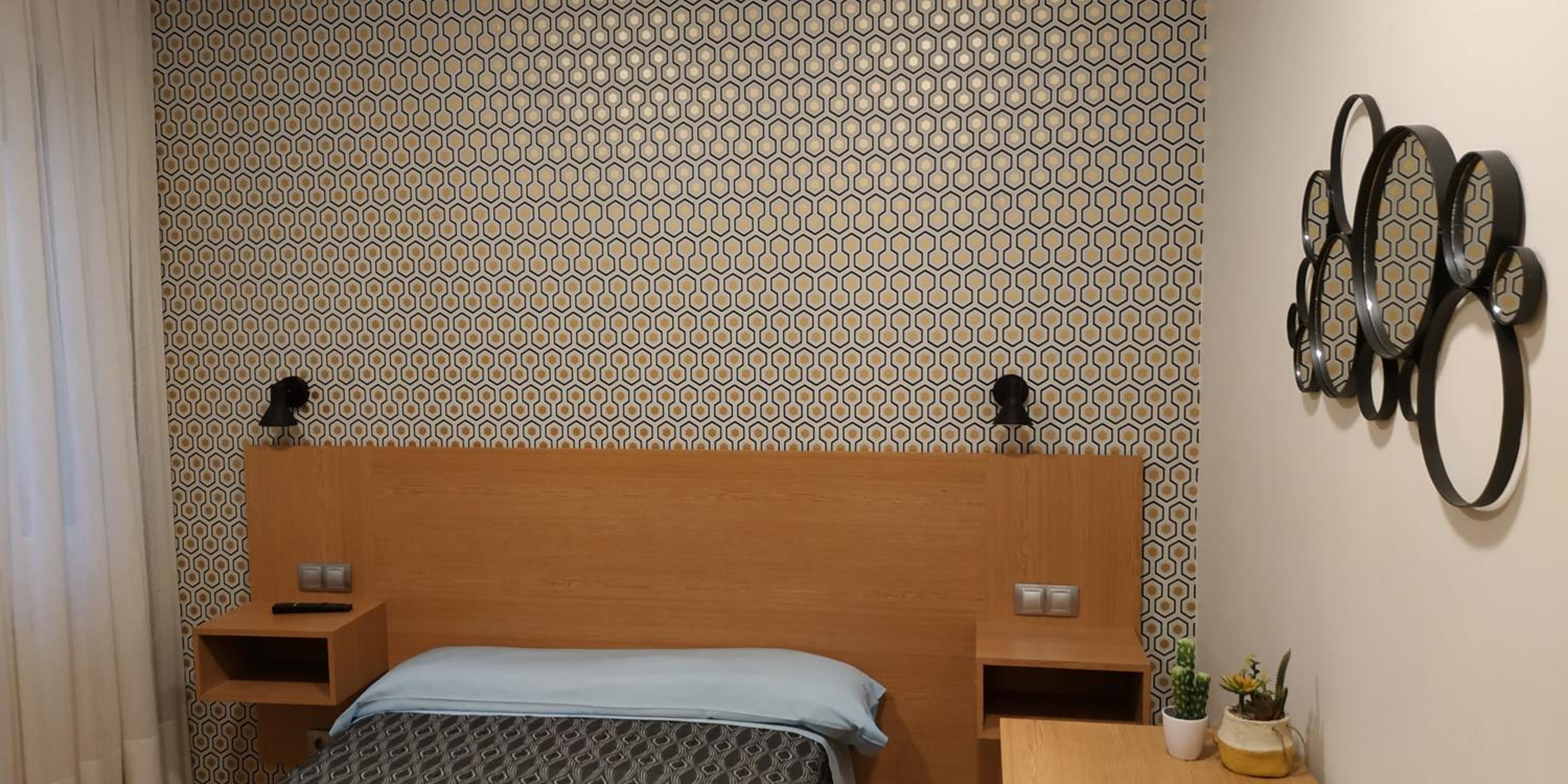 Single Room with Private Bathroom photo 2