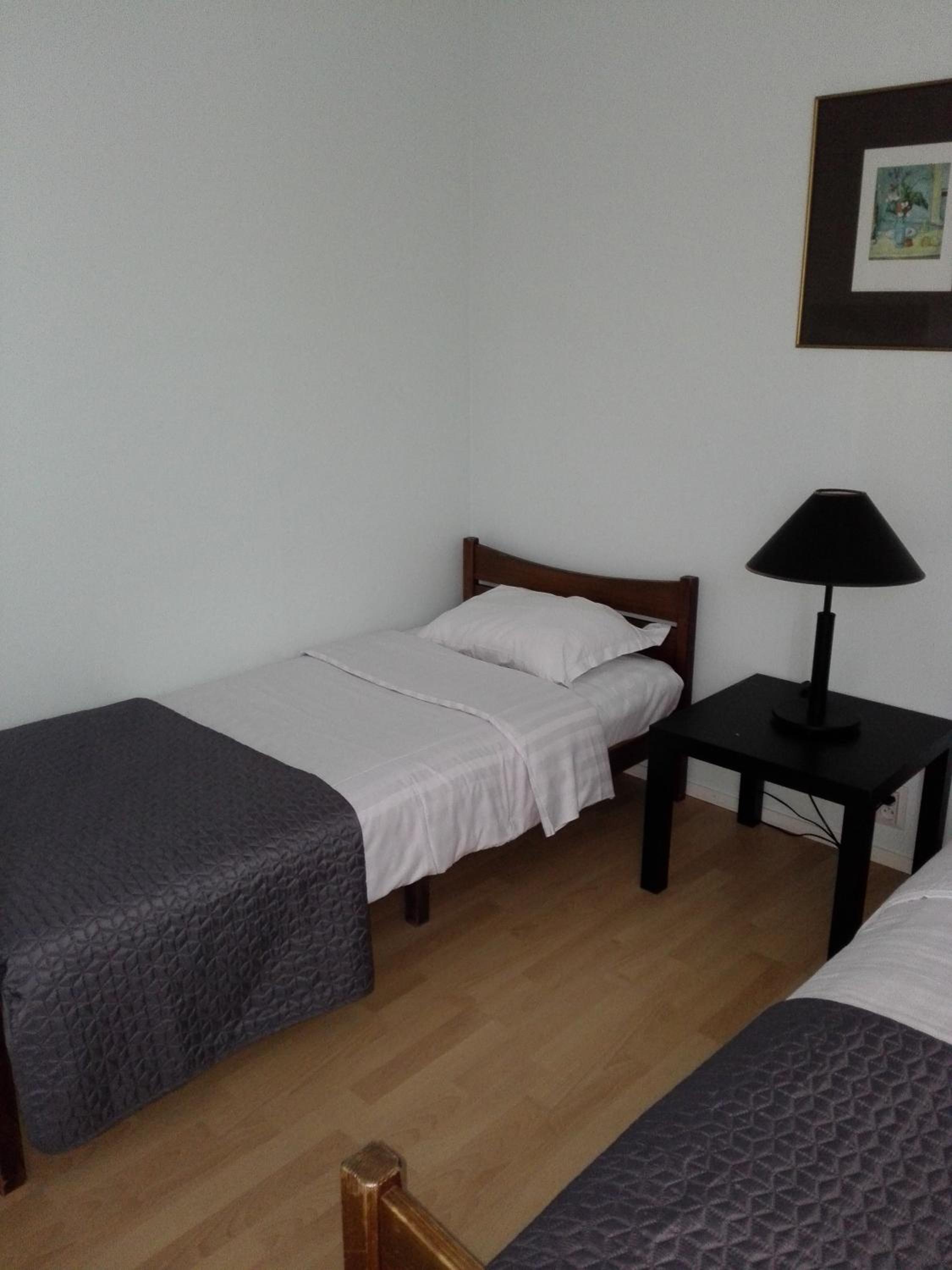Twin Room with Bathroom - Photo 2