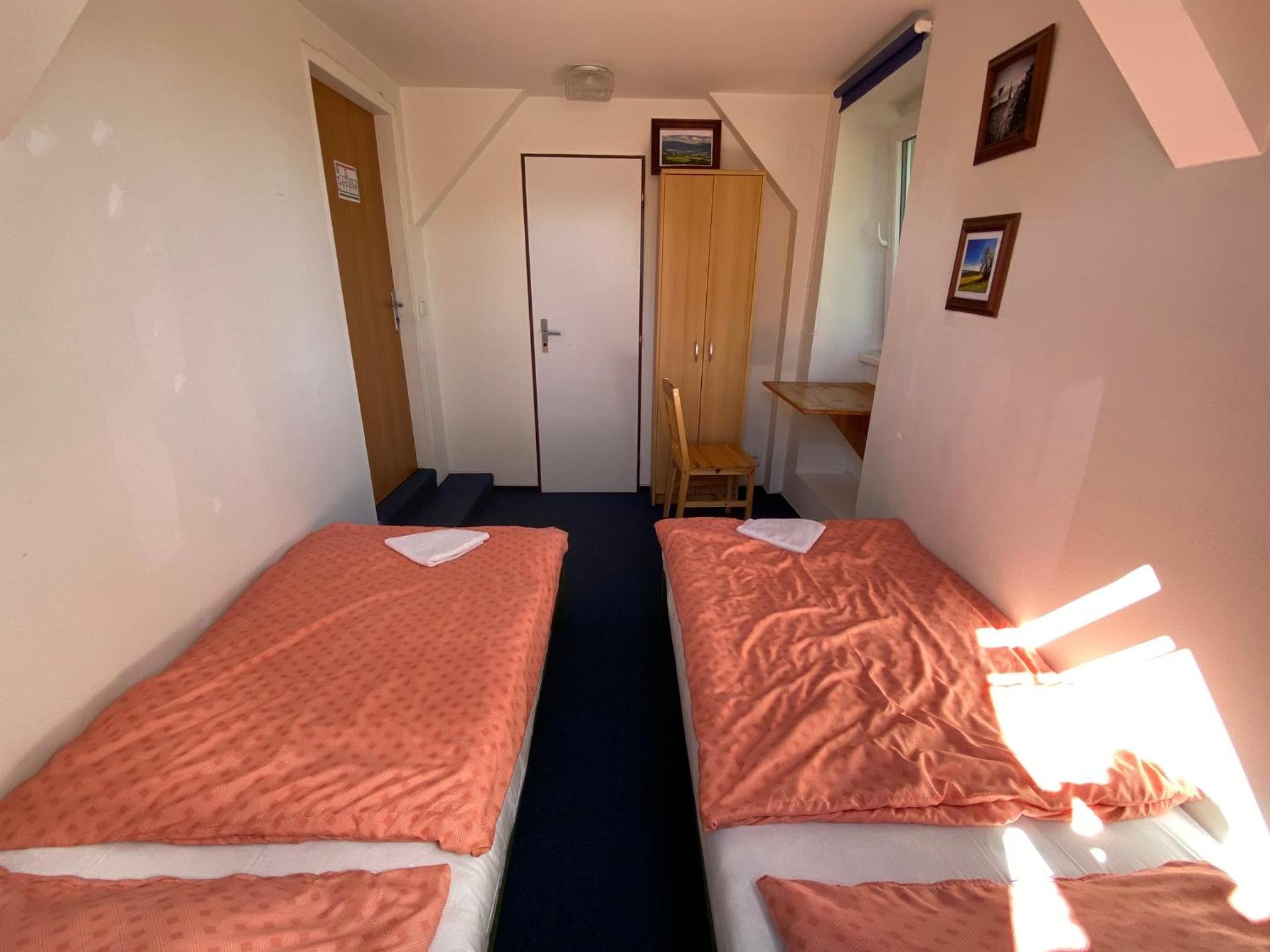 Twin Room - Photo 2