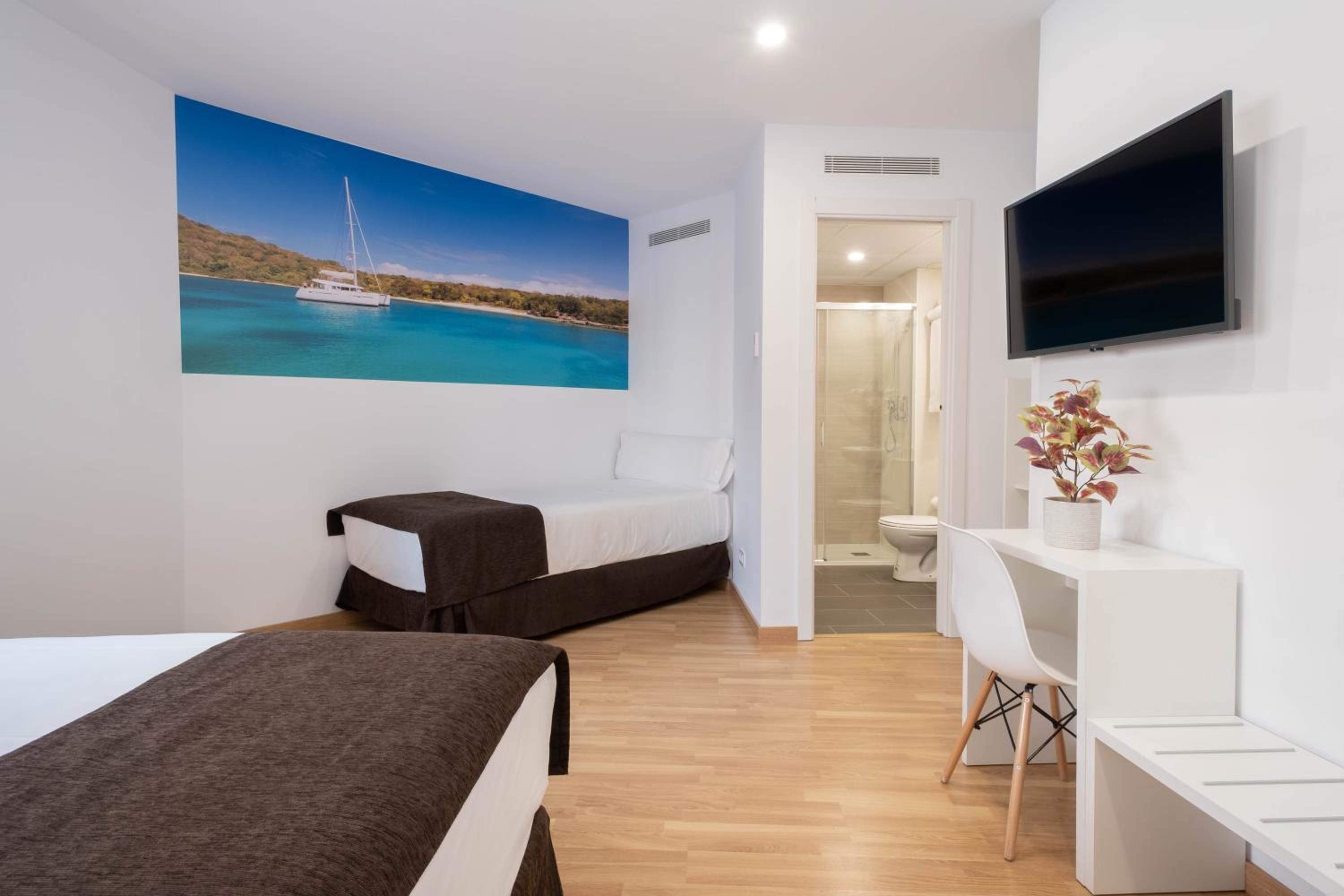Deluxe Triple Room photo 2