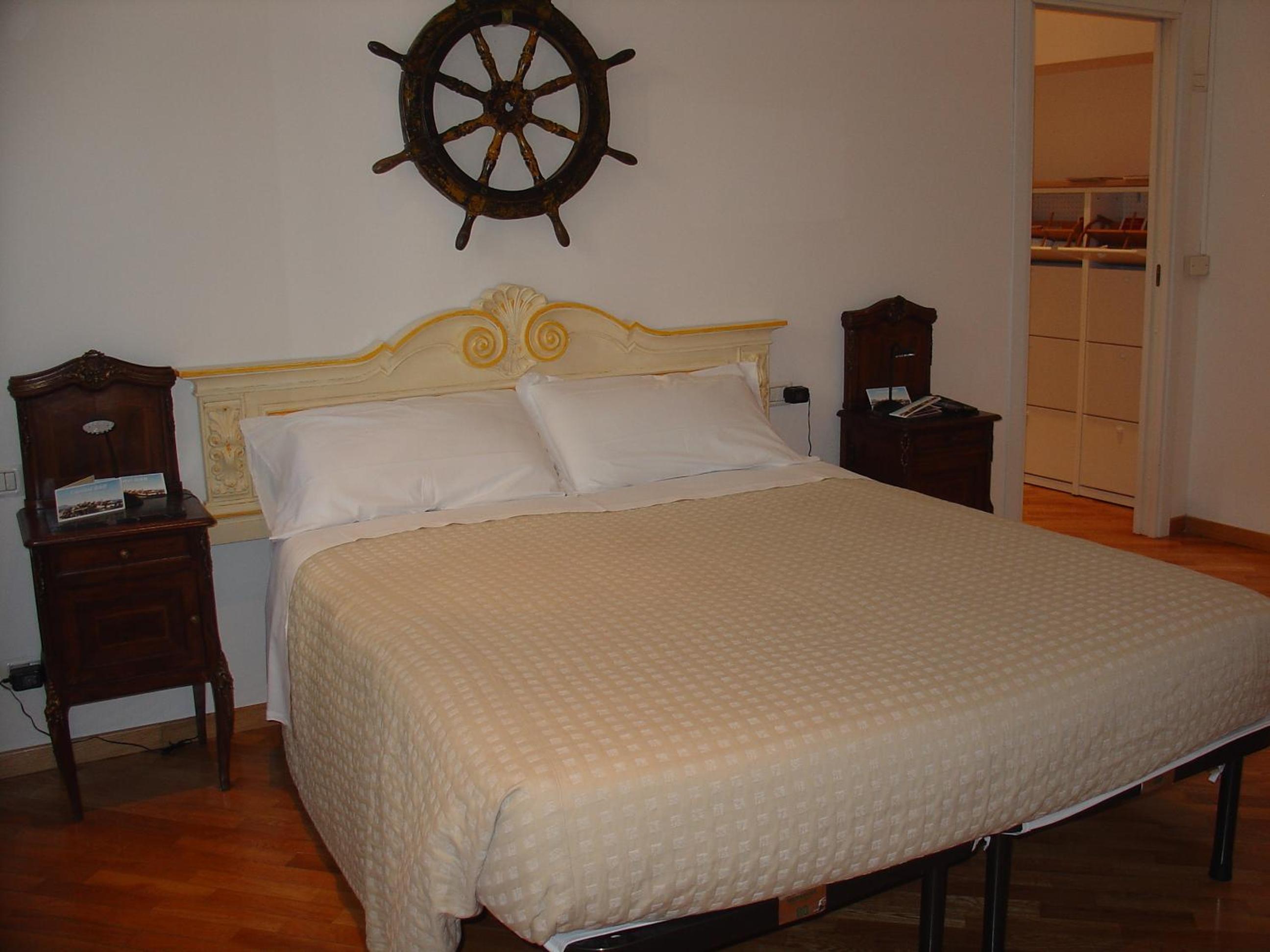 Quadruple Room with Shared Bathroom photo 2
