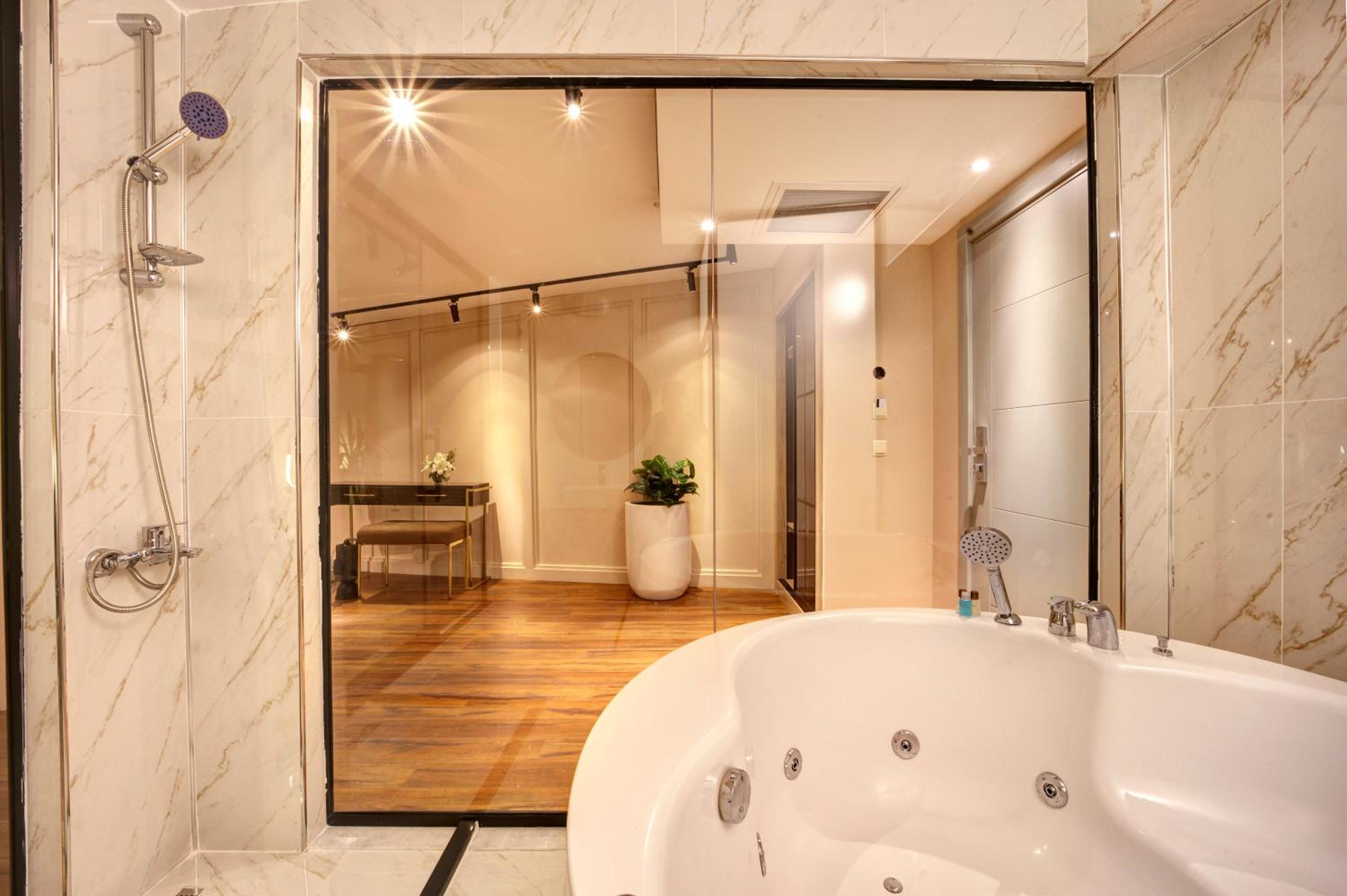 King Room with Spa Bath photo 3