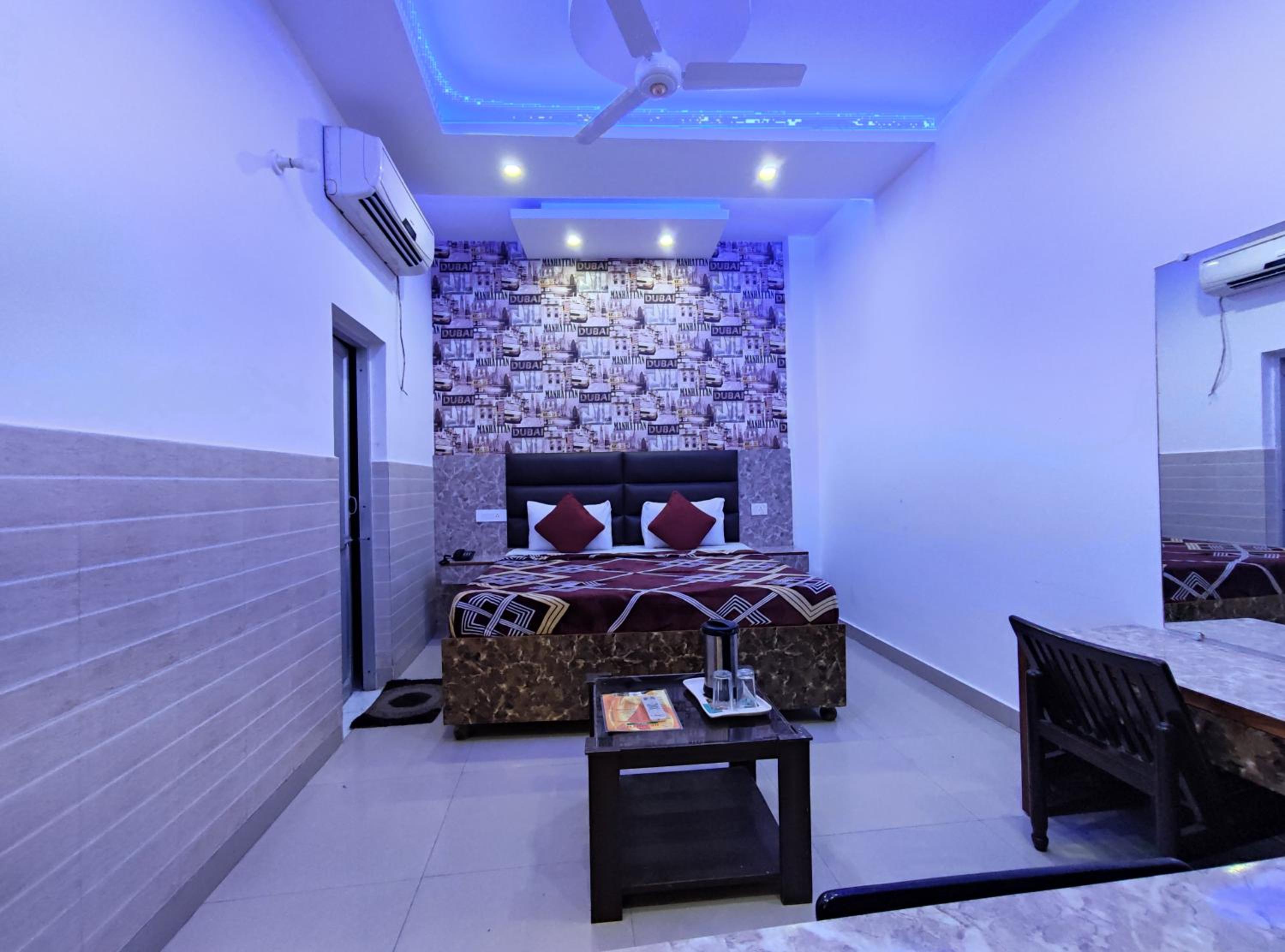 Deluxe Double or Twin Room - Photo 8