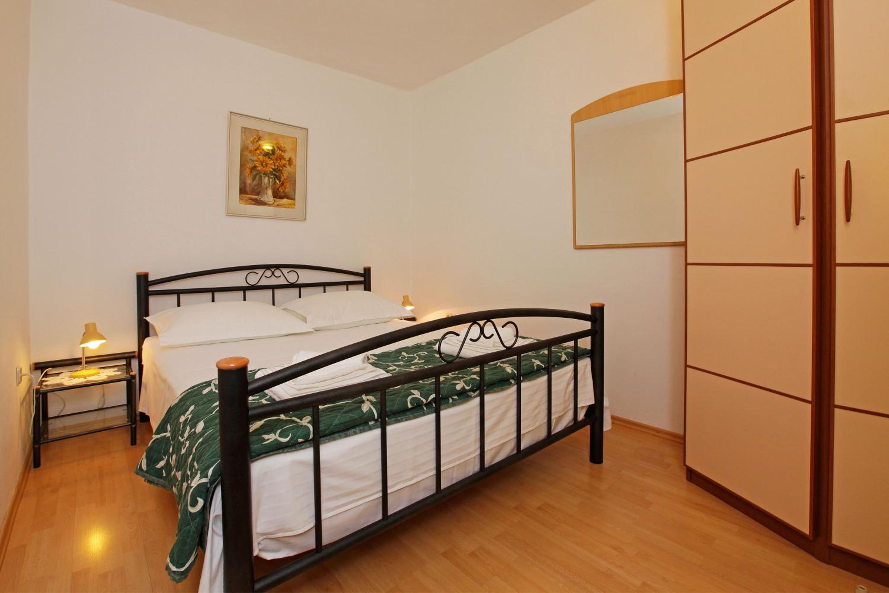One-Bedroom Apartment with Terrace and Sea View - Photo 1