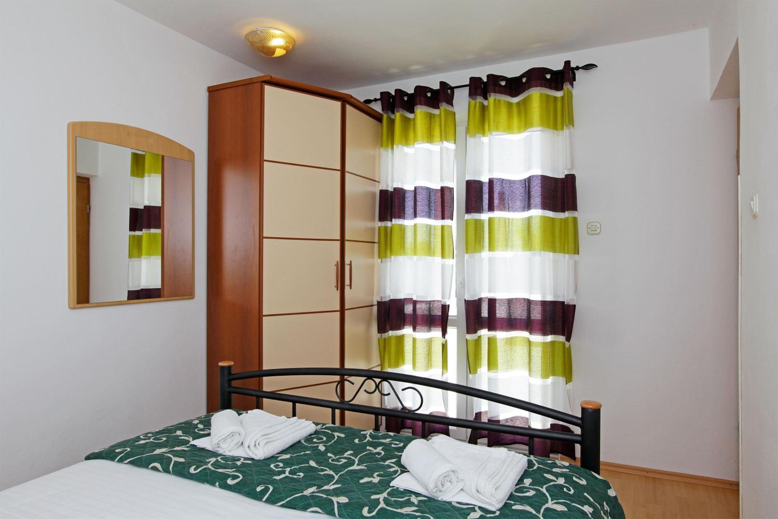 One-Bedroom Apartment with Terrace and Sea View - Photo 3