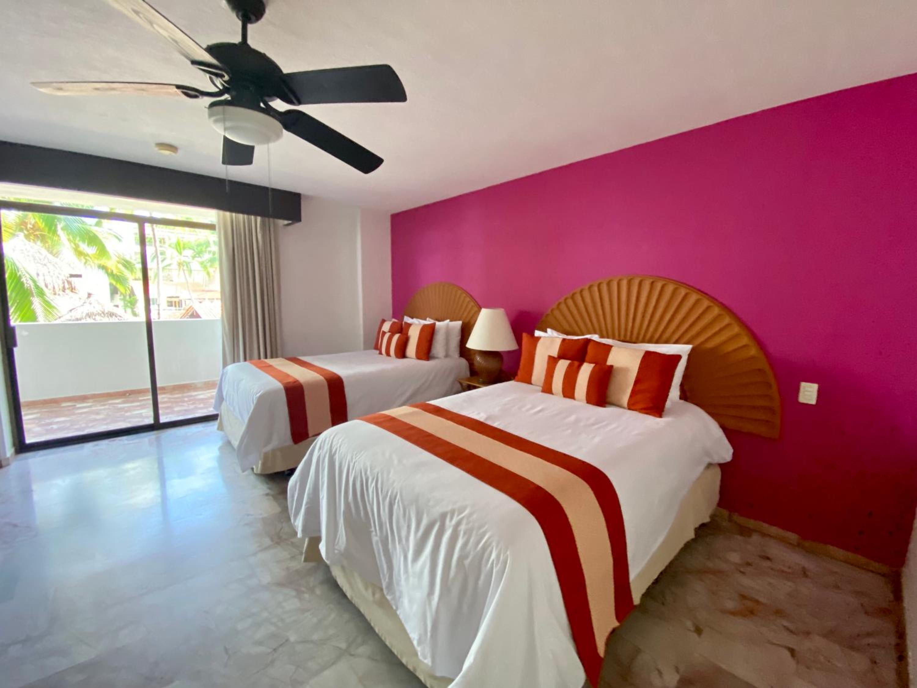 2 Bedroom Suite Oceanfront  - Photo 5