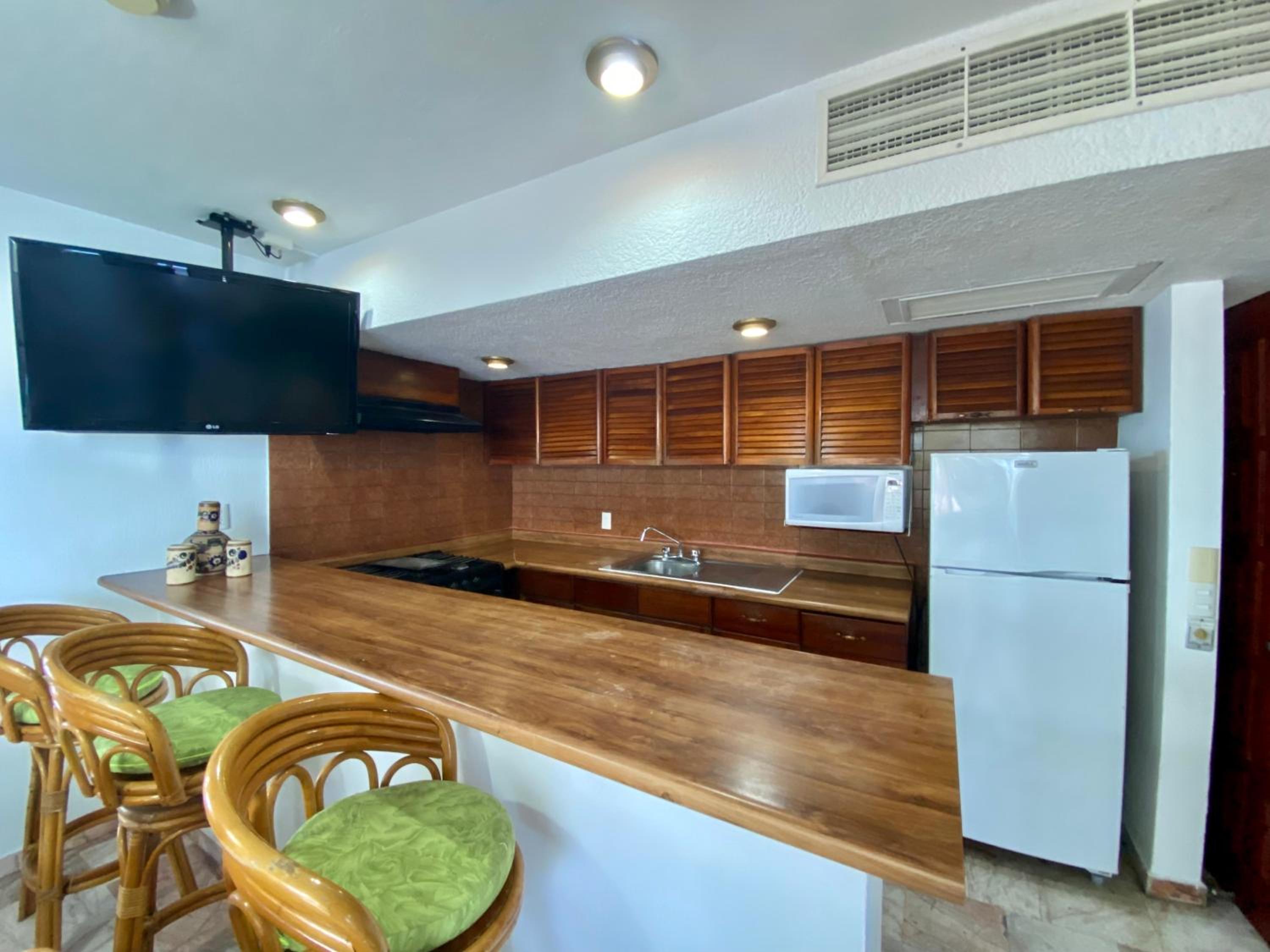 2 Bedroom Suite Oceanfront  - Photo 11