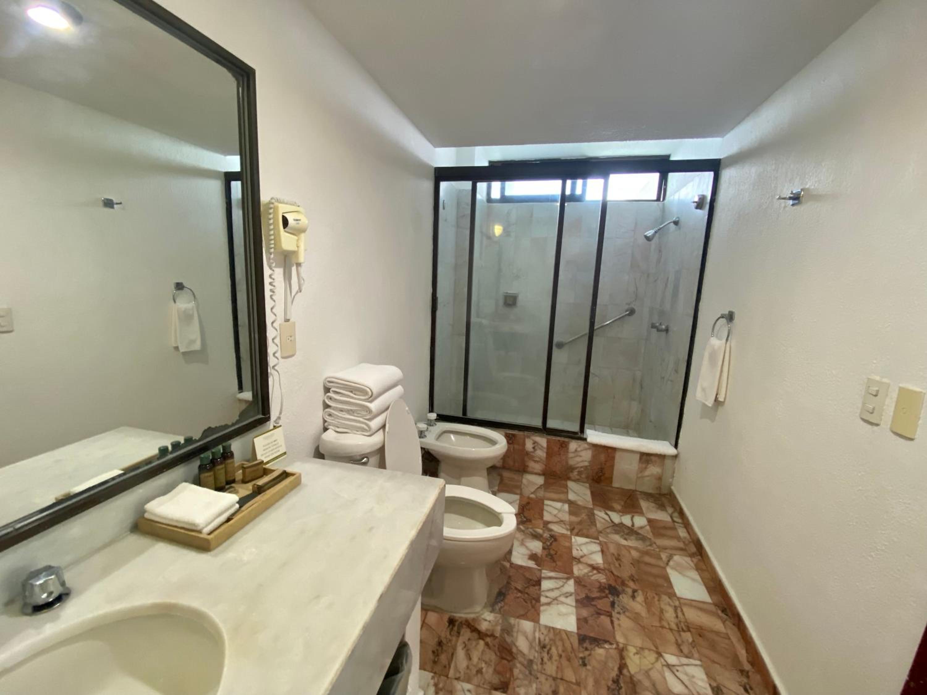 2 Bedroom Suite Oceanfront  - Photo 8