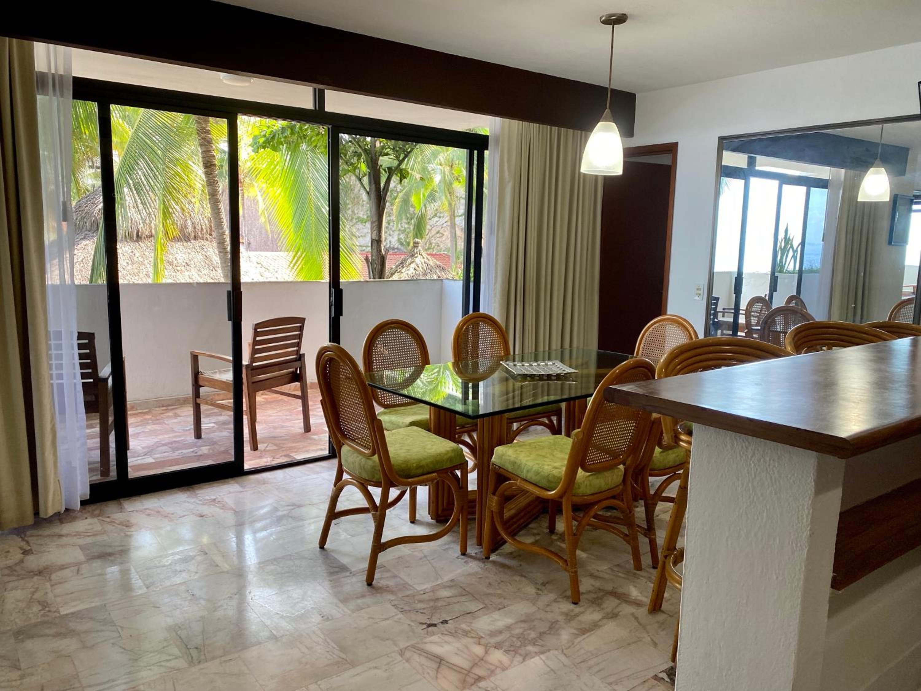2 Bedroom Suite Oceanfront  - Photo 2