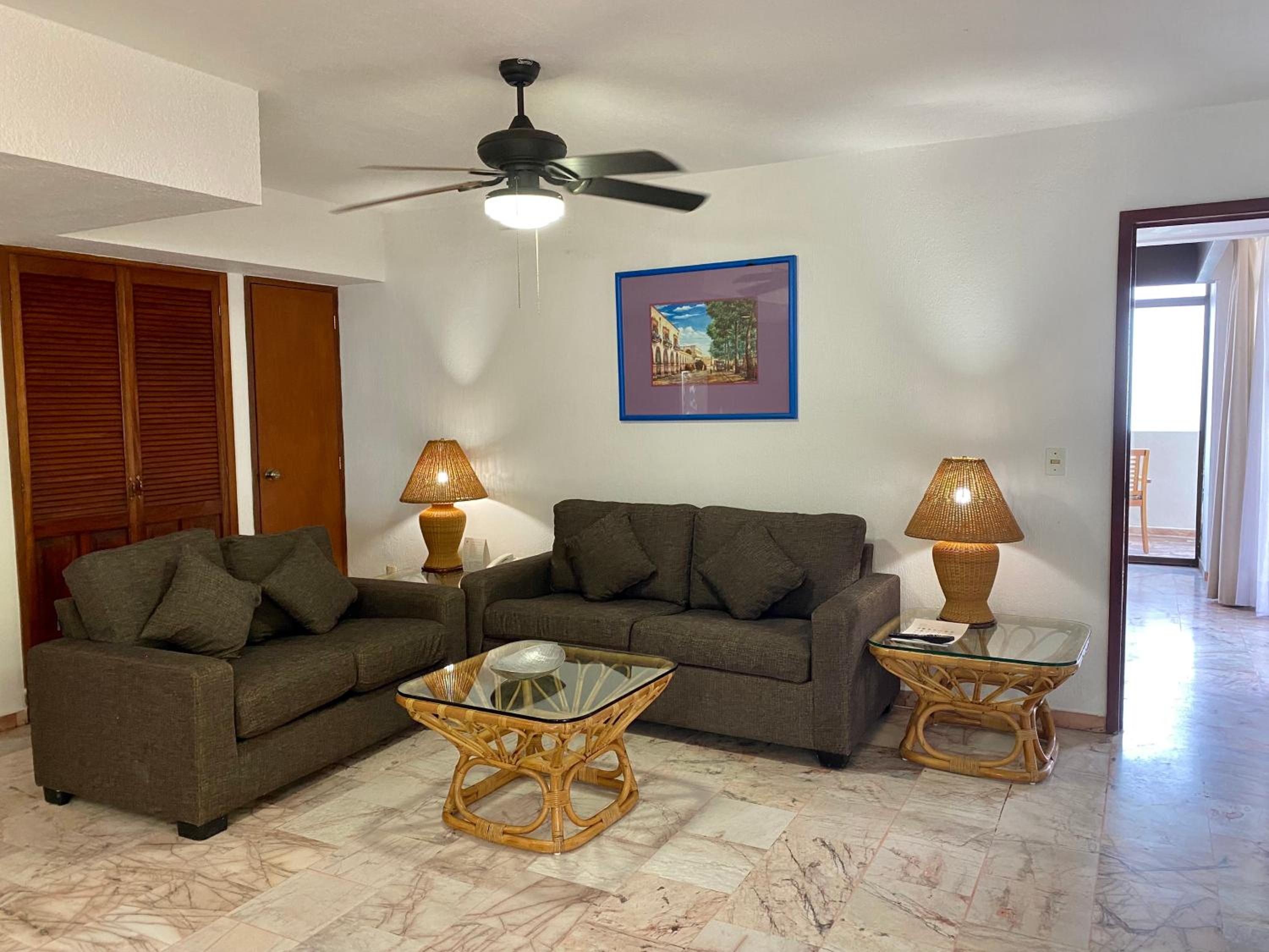 2 Bedroom Suite Oceanfront  - Photo 4