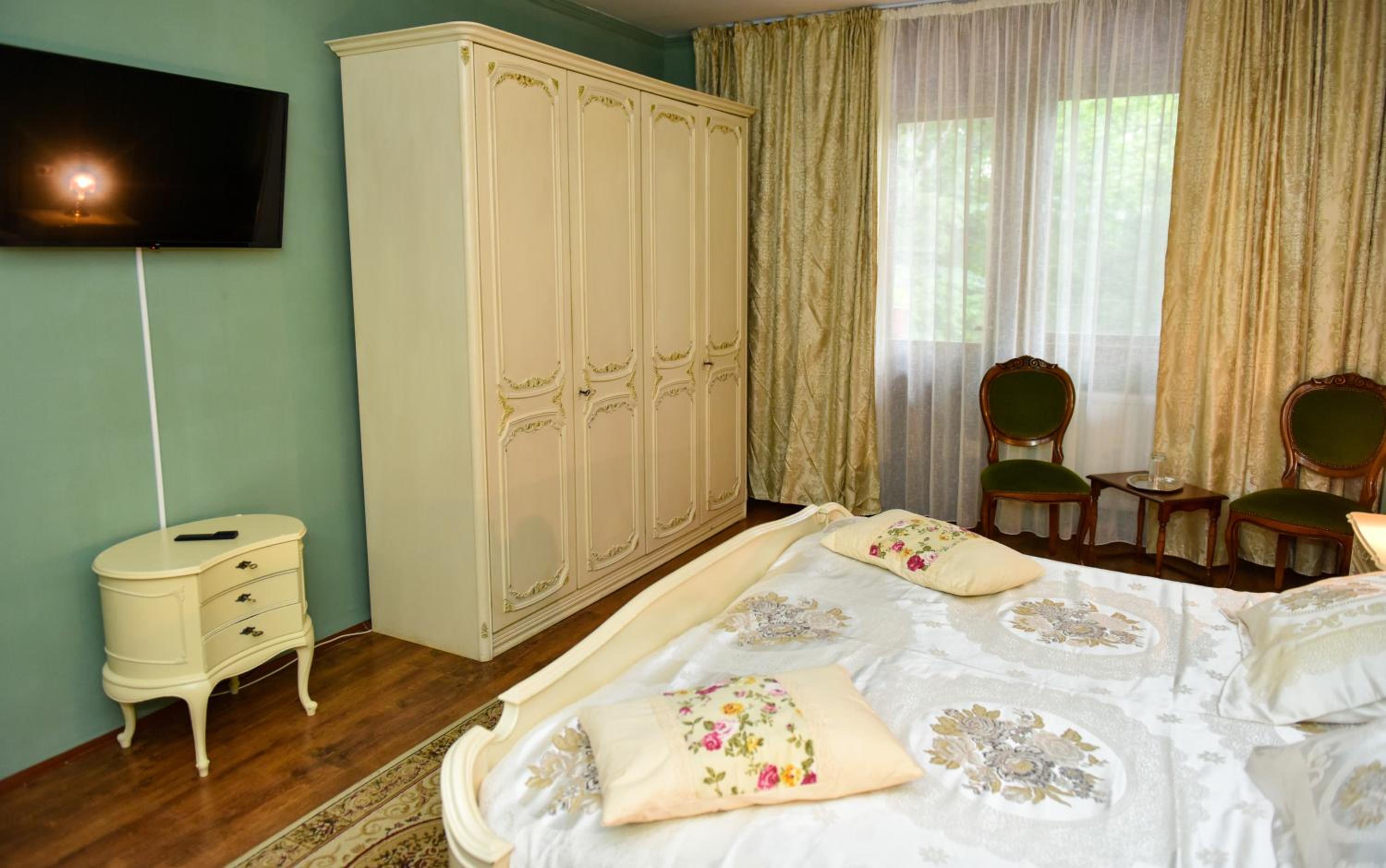 Two-Bedroom Apartment - Photo 2