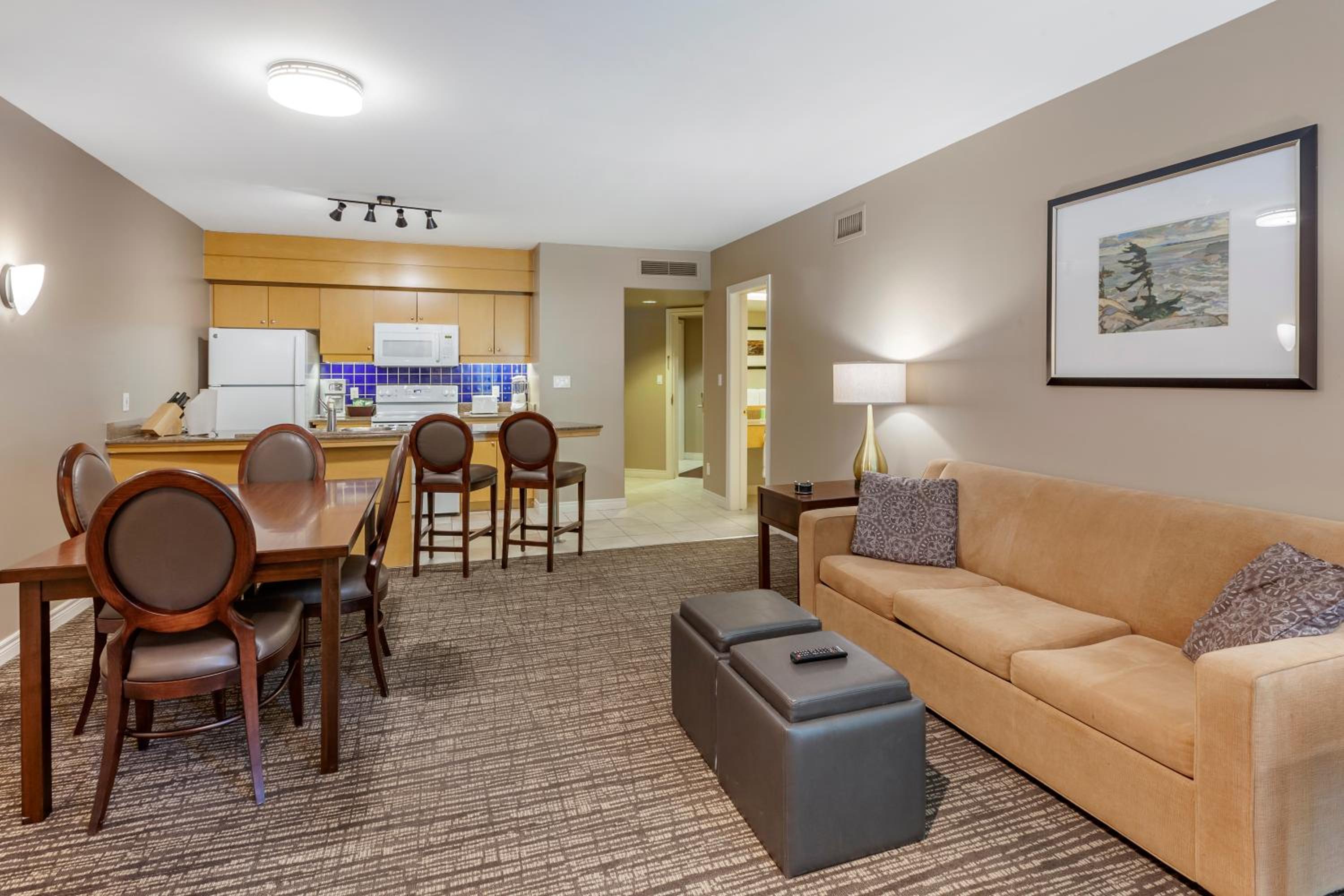 Efficiency Suite King with Sofabed - Non Smoking - Photo 7