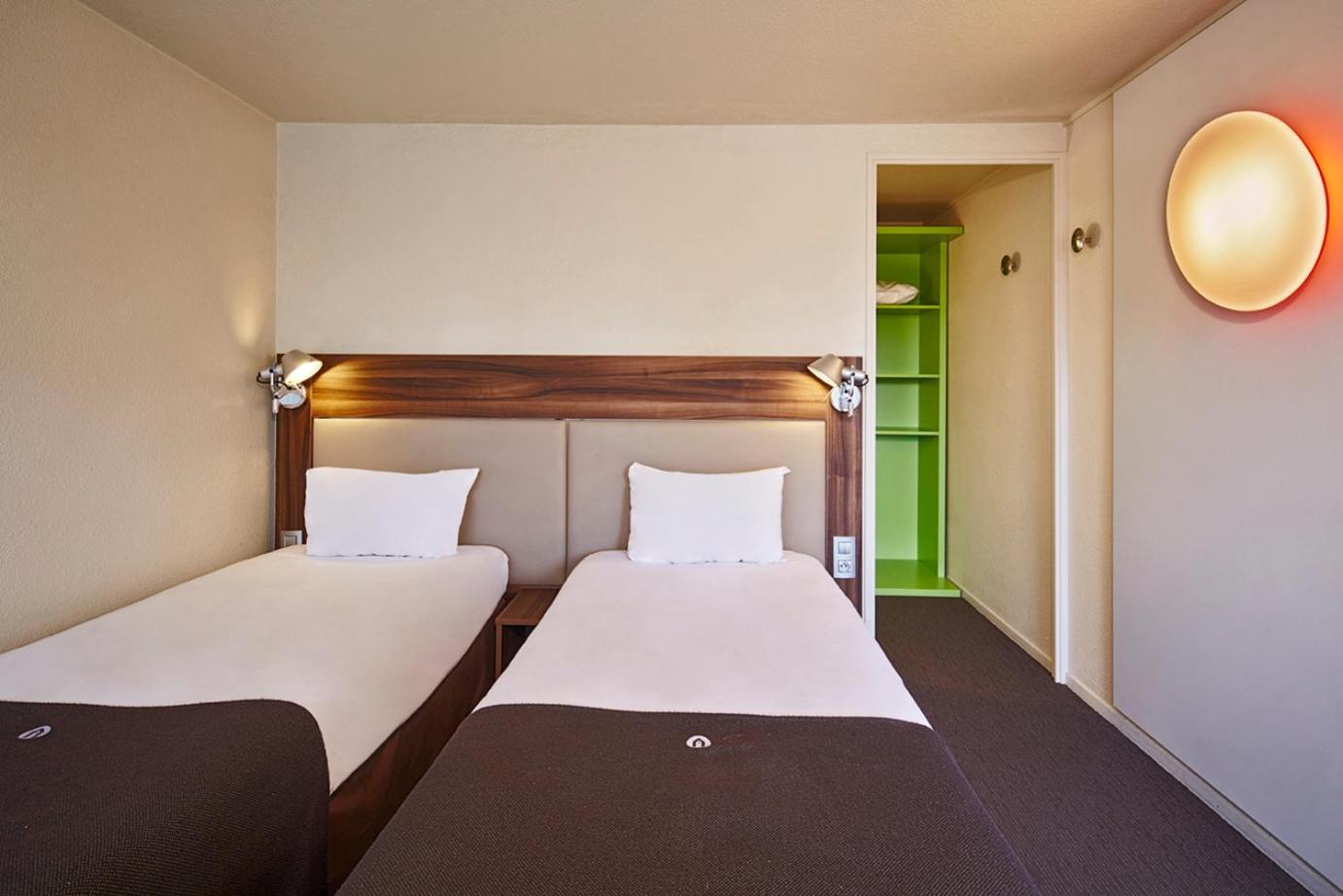 Twin Room - Photo 3