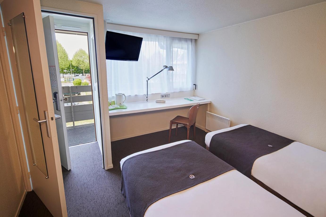 Twin Room - Photo 2