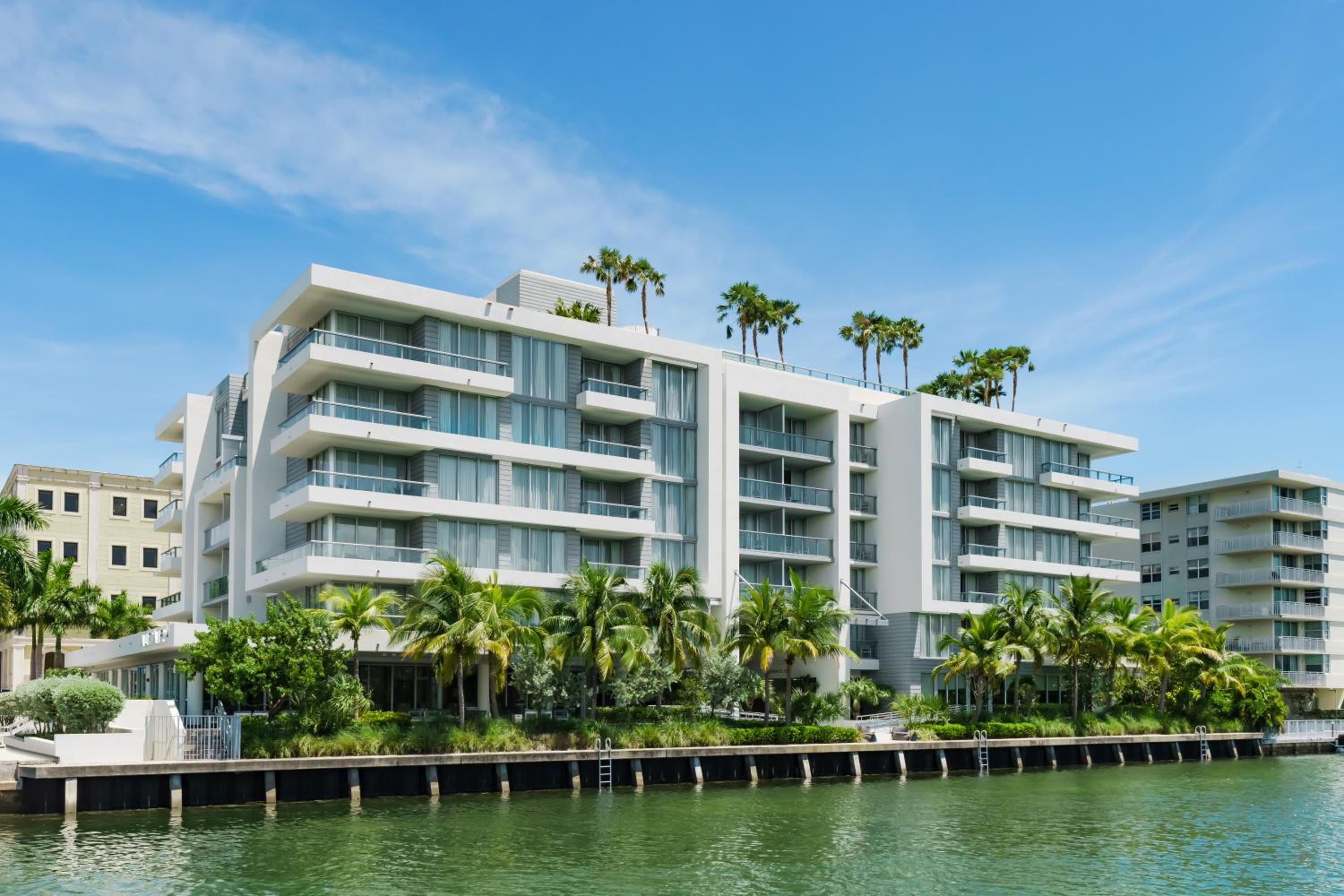 One Bedroom King Suite with Balcony Water Views photo 2