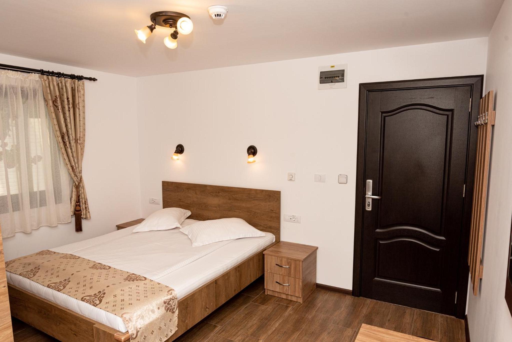 Standard Double Room - Photo 4