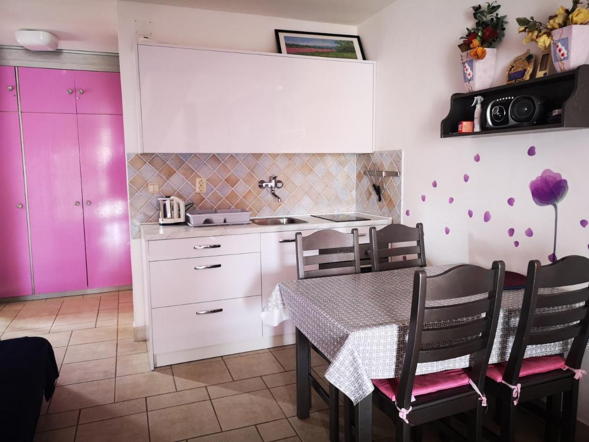 Studio Apartment photo 1